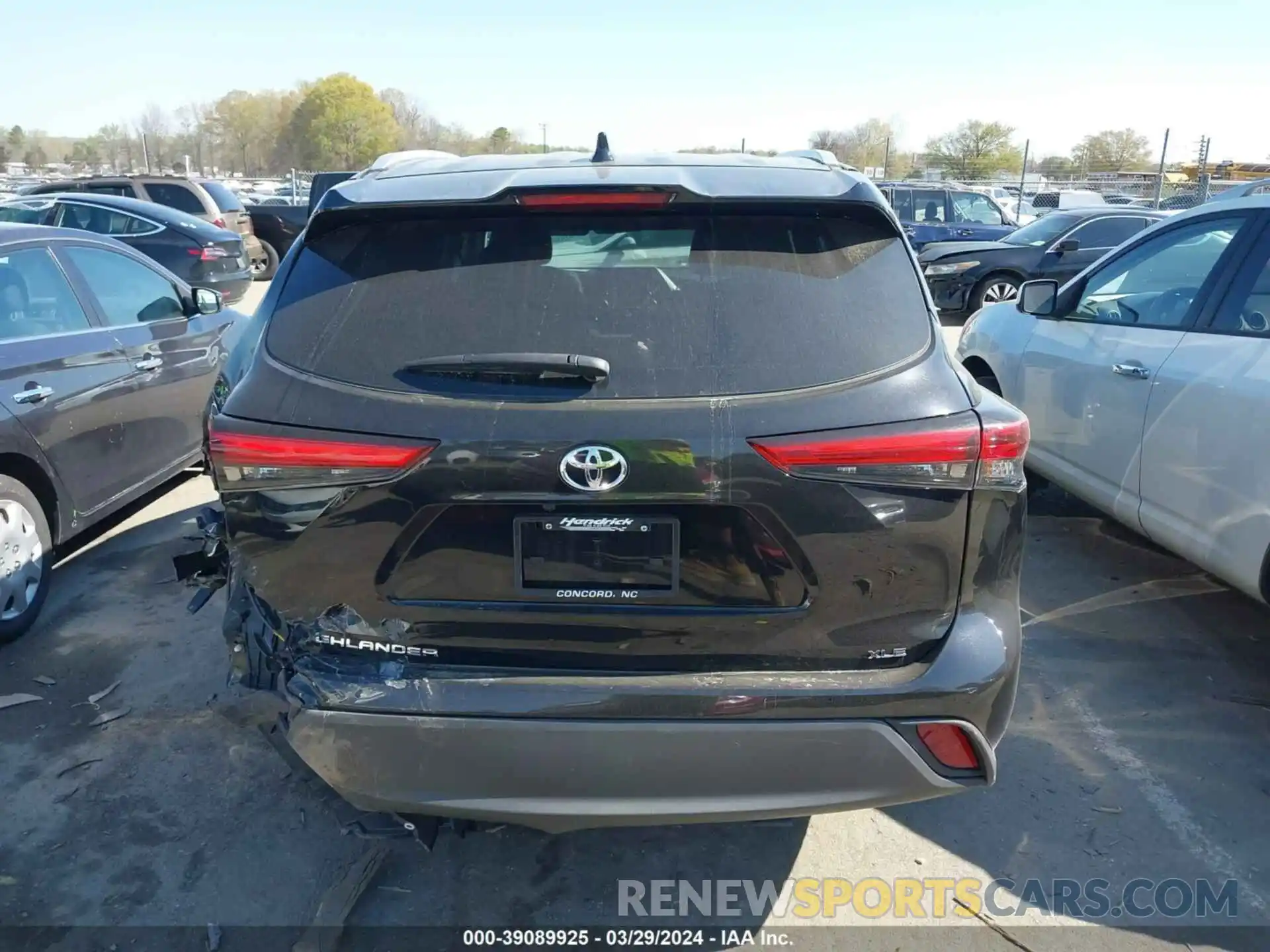 15 Photograph of a damaged car 5TDGZRAH3NS549161 TOYOTA HIGHLANDER 2022