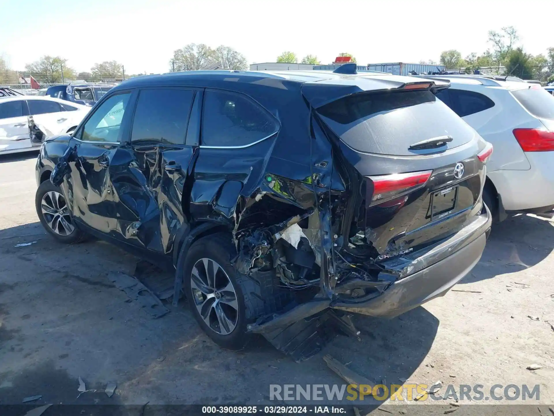 3 Photograph of a damaged car 5TDGZRAH3NS549161 TOYOTA HIGHLANDER 2022