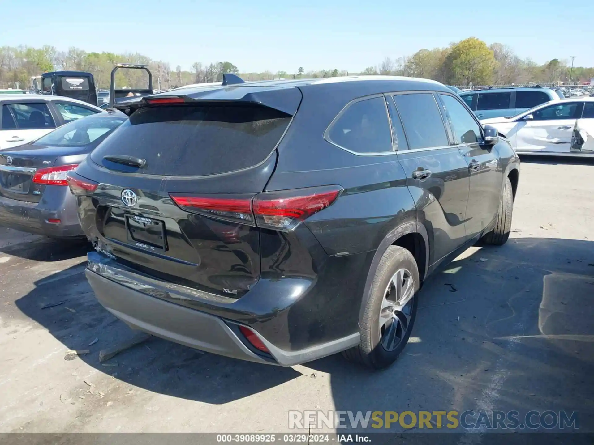 4 Photograph of a damaged car 5TDGZRAH3NS549161 TOYOTA HIGHLANDER 2022