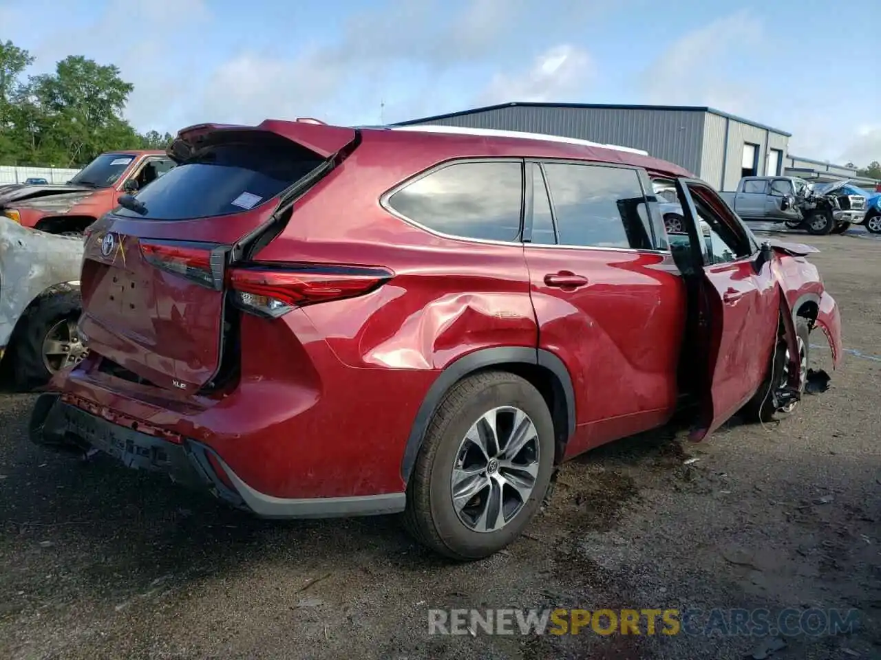 4 Photograph of a damaged car 5TDGZRAH4NS108199 TOYOTA HIGHLANDER 2022