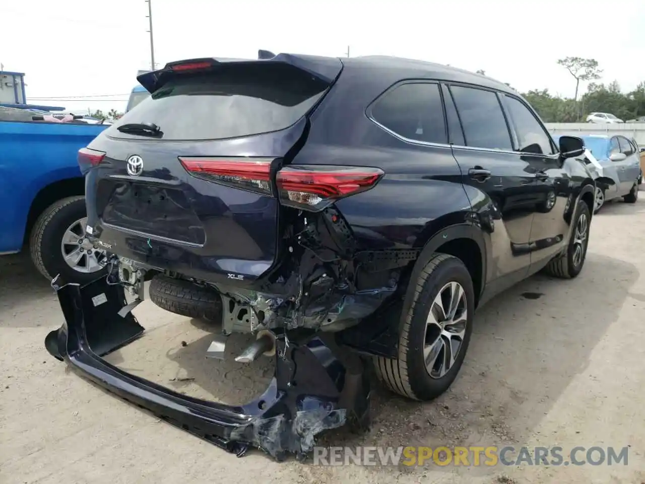 4 Photograph of a damaged car 5TDGZRAH4NS541599 TOYOTA HIGHLANDER 2022