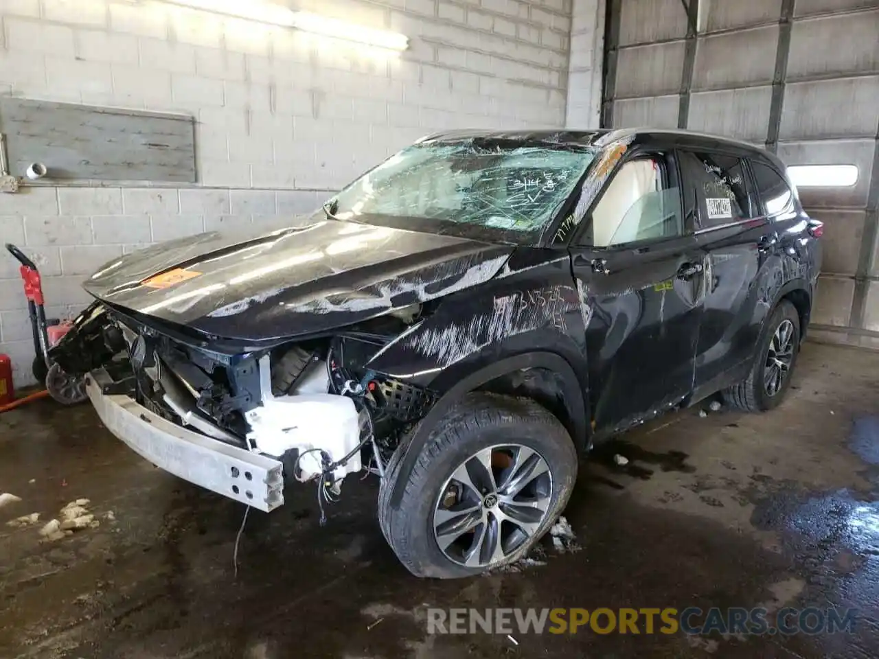 2 Photograph of a damaged car 5TDGZRAH4NS544406 TOYOTA HIGHLANDER 2022