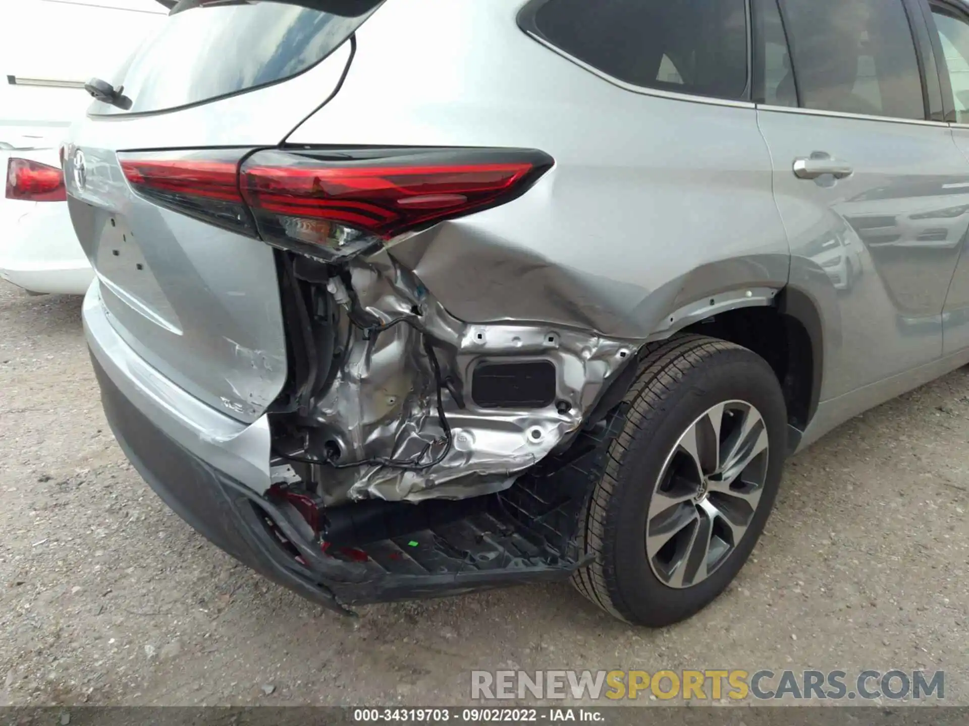 6 Photograph of a damaged car 5TDGZRAH5NS120832 TOYOTA HIGHLANDER 2022