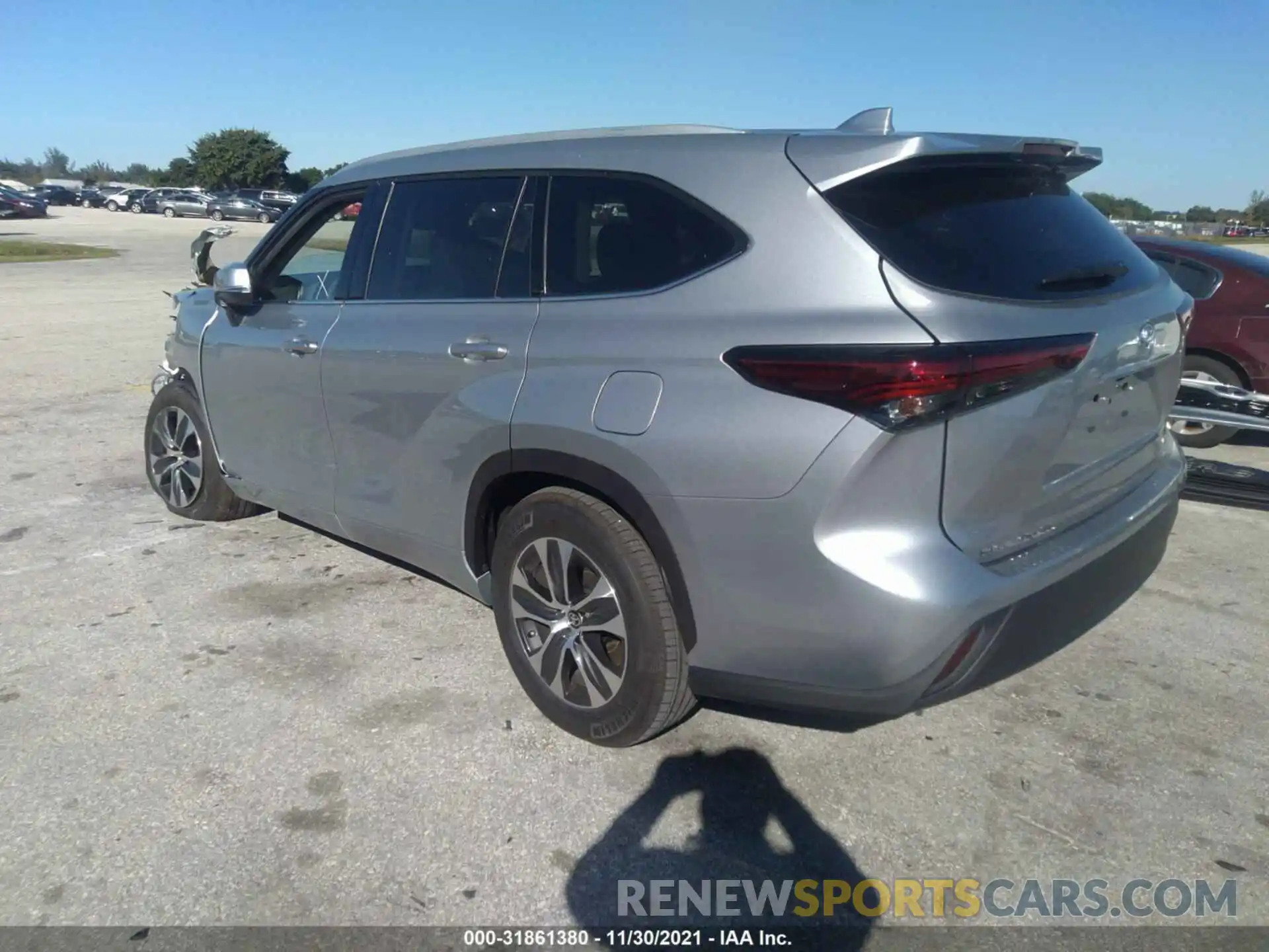 3 Photograph of a damaged car 5TDGZRAH5NS539439 TOYOTA HIGHLANDER 2022