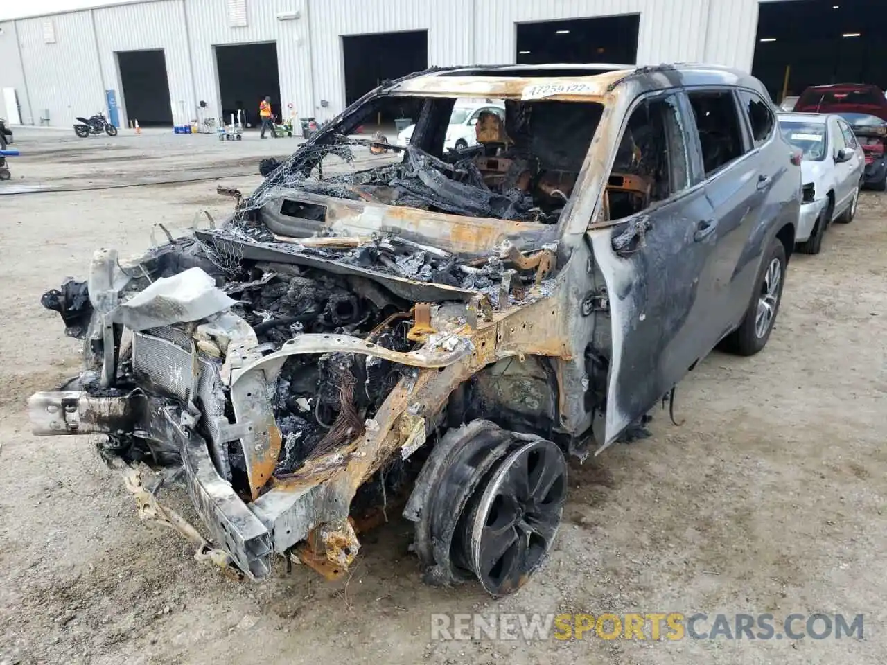 2 Photograph of a damaged car 5TDGZRAH5NS543572 TOYOTA HIGHLANDER 2022