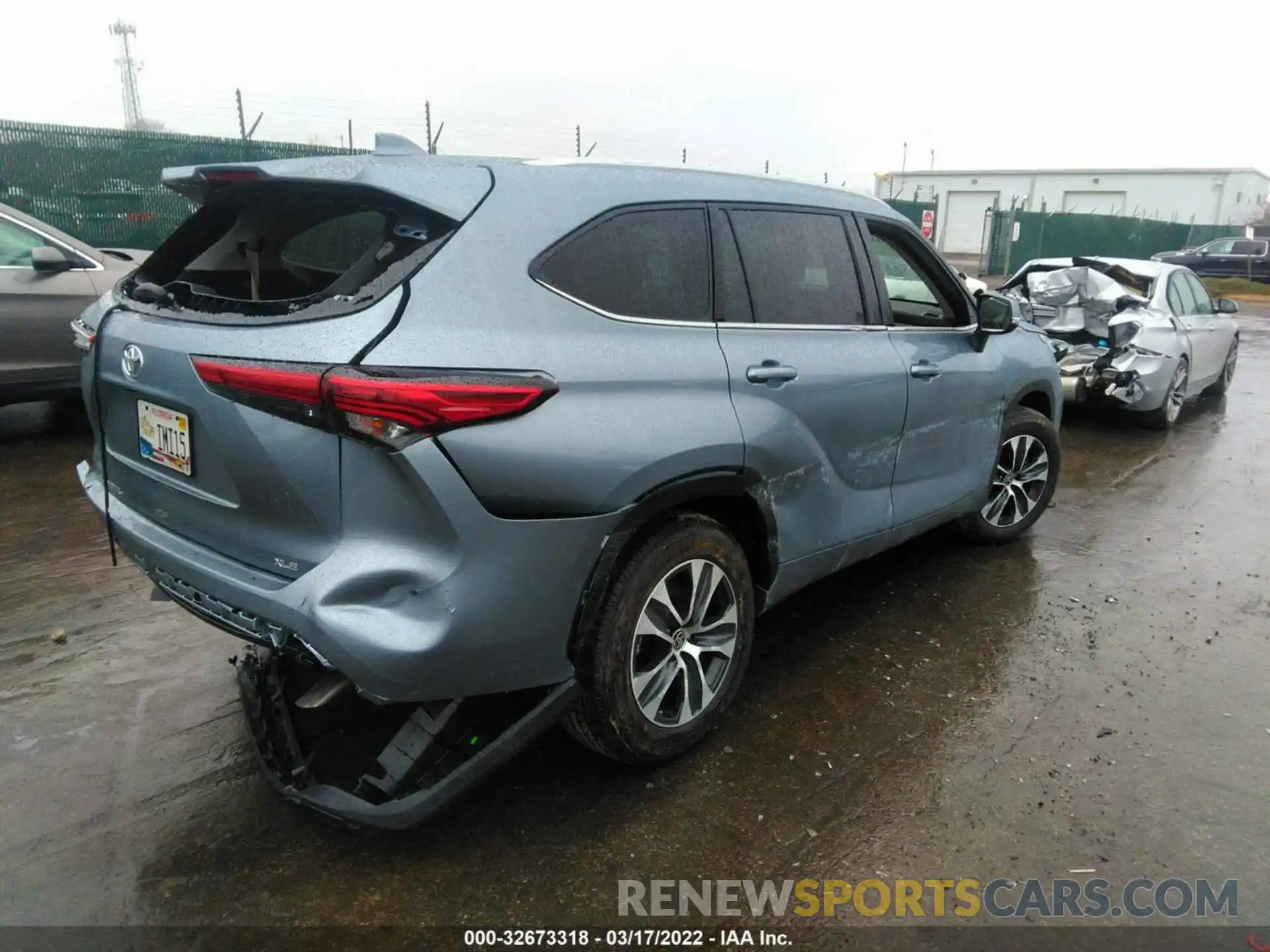 4 Photograph of a damaged car 5TDGZRAH6NS101285 TOYOTA HIGHLANDER 2022