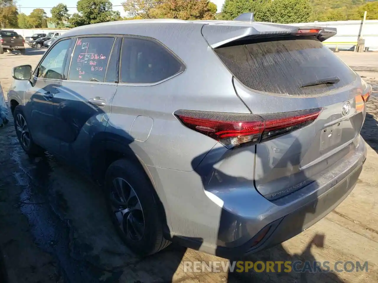 3 Photograph of a damaged car 5TDGZRAH6NS113436 TOYOTA HIGHLANDER 2022