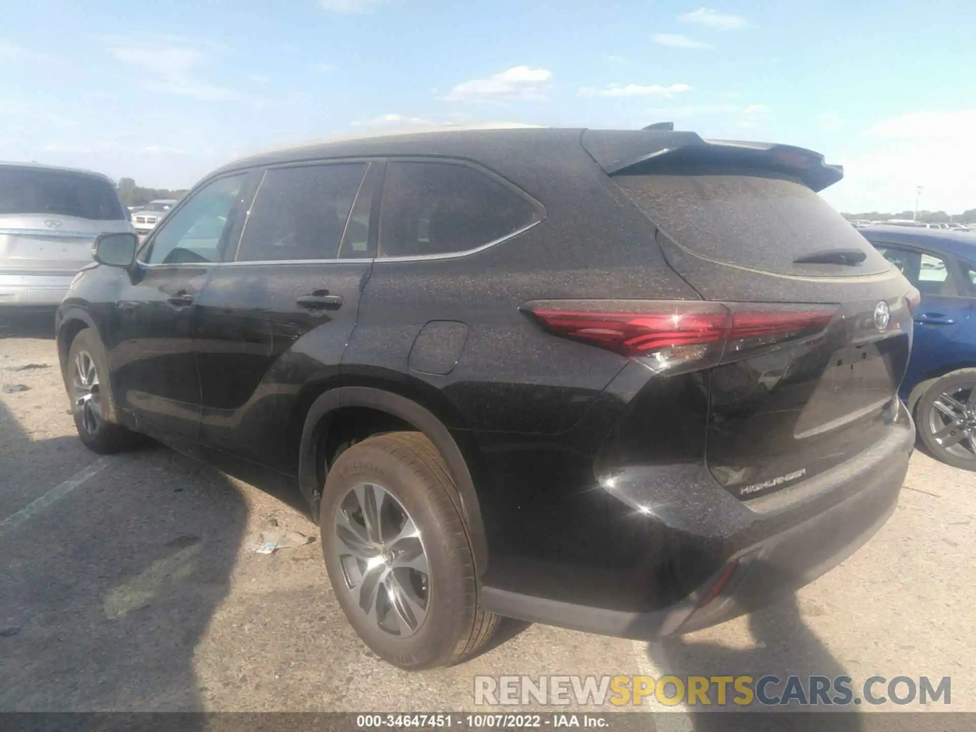 3 Photograph of a damaged car 5TDGZRAH6NS128969 TOYOTA HIGHLANDER 2022