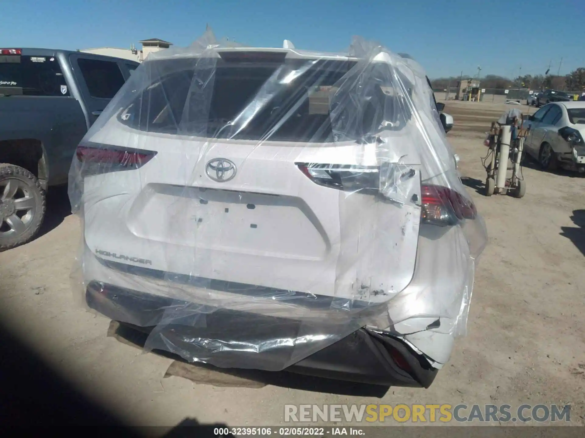 6 Photograph of a damaged car 5TDGZRAH6NS539451 TOYOTA HIGHLANDER 2022