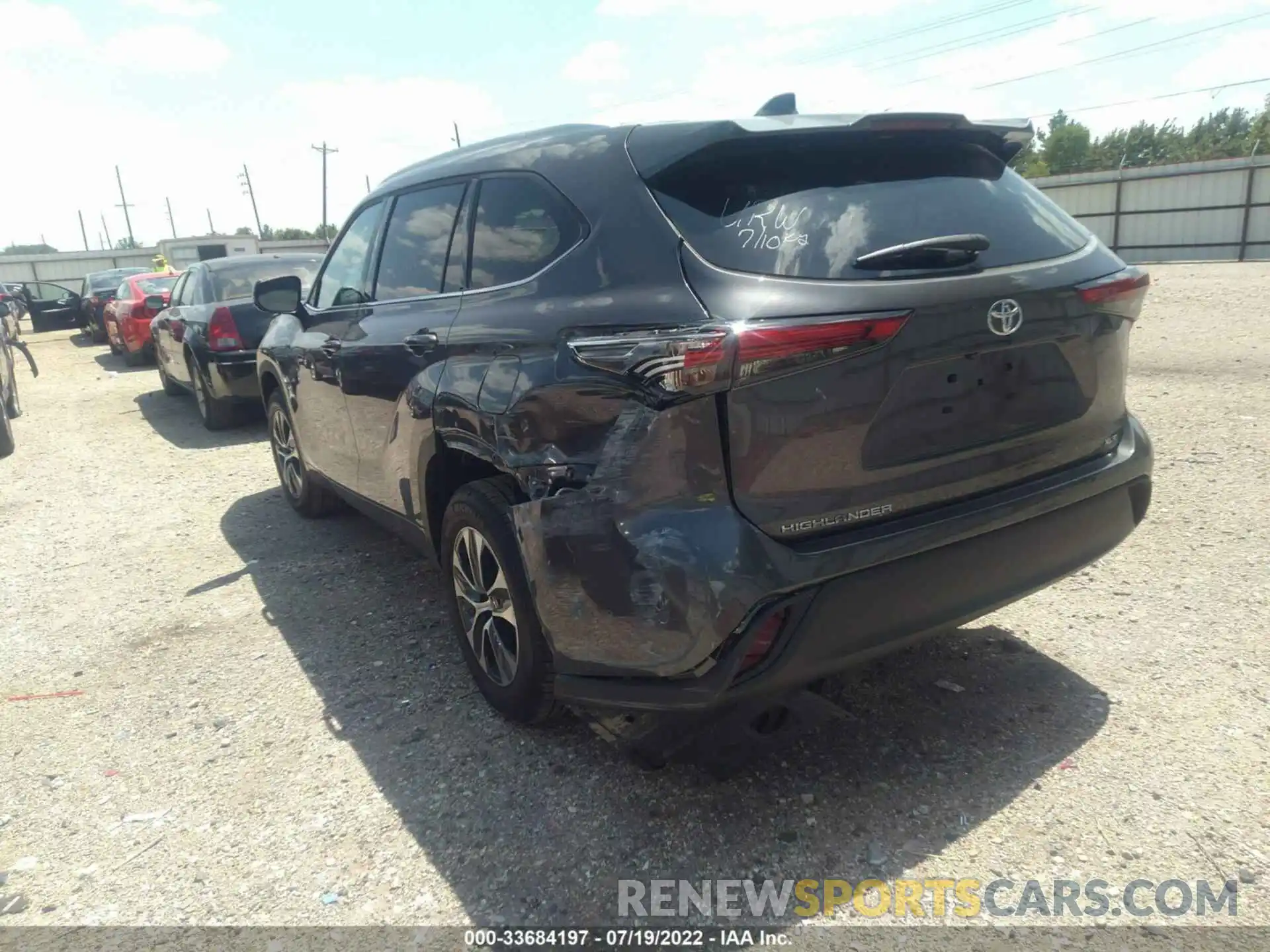 3 Photograph of a damaged car 5TDGZRAH6NS551096 TOYOTA HIGHLANDER 2022