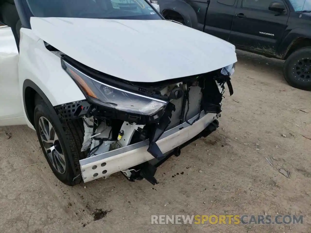 9 Photograph of a damaged car 5TDGZRAH7NS090734 TOYOTA HIGHLANDER 2022