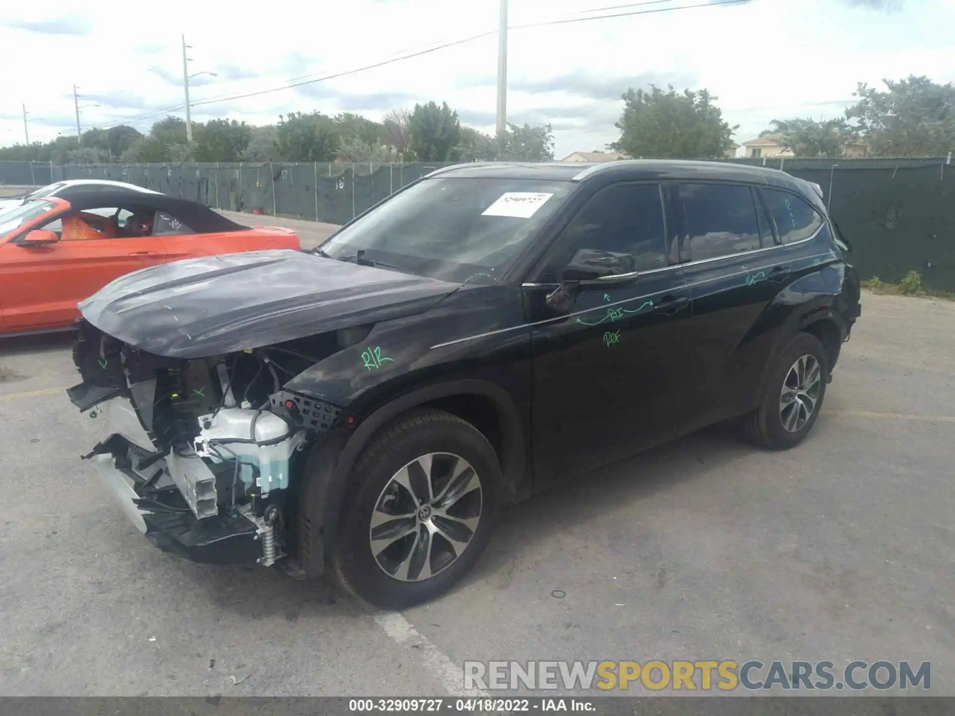 2 Photograph of a damaged car 5TDGZRAH7NS543444 TOYOTA HIGHLANDER 2022