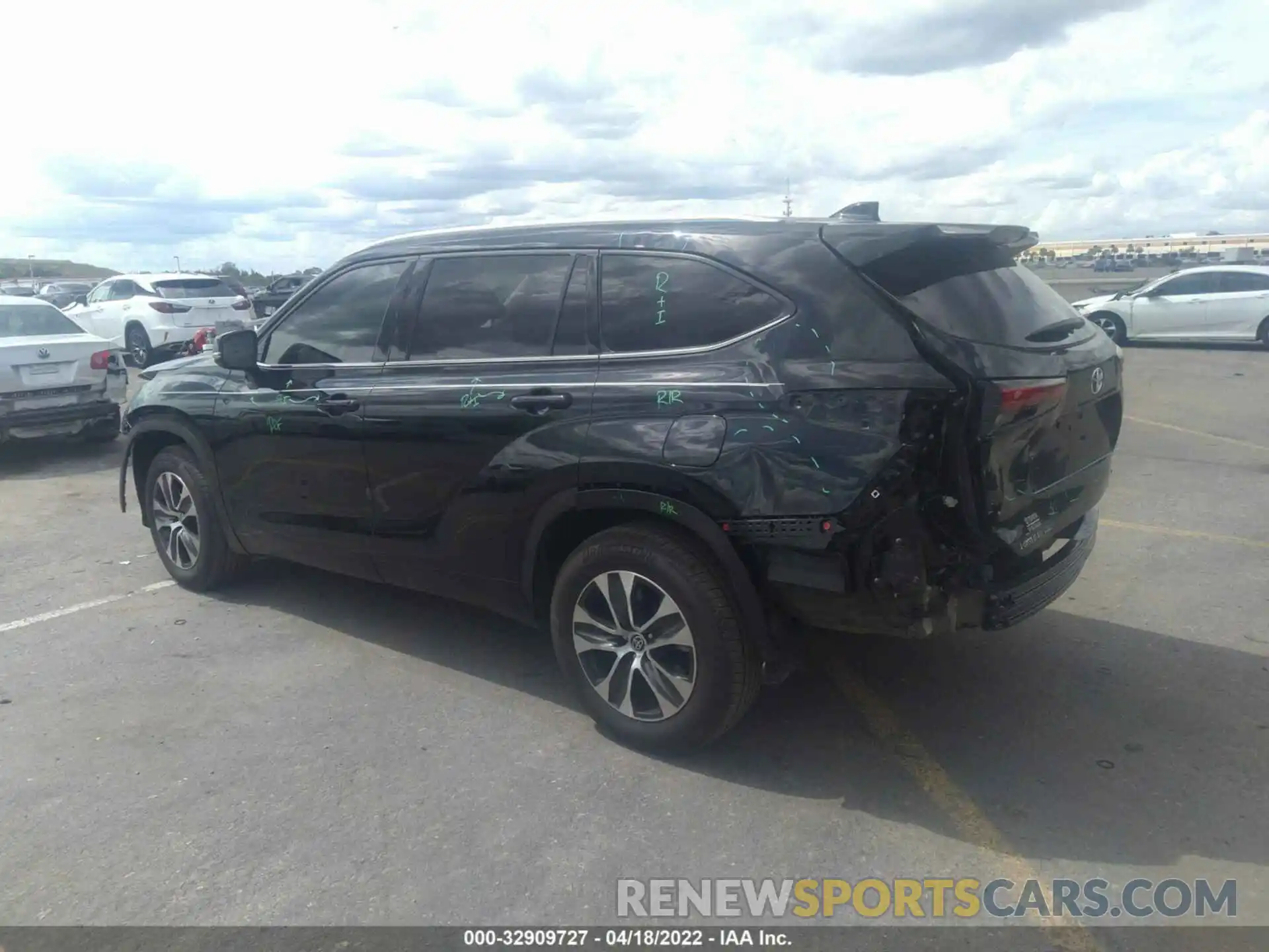 3 Photograph of a damaged car 5TDGZRAH7NS543444 TOYOTA HIGHLANDER 2022