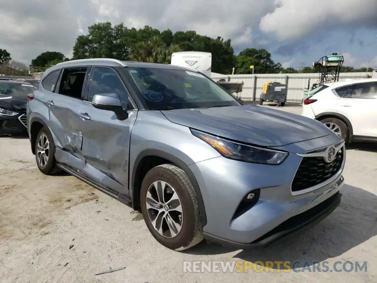 1 Photograph of a damaged car 5TDGZRAH8NS102244 TOYOTA HIGHLANDER 2022