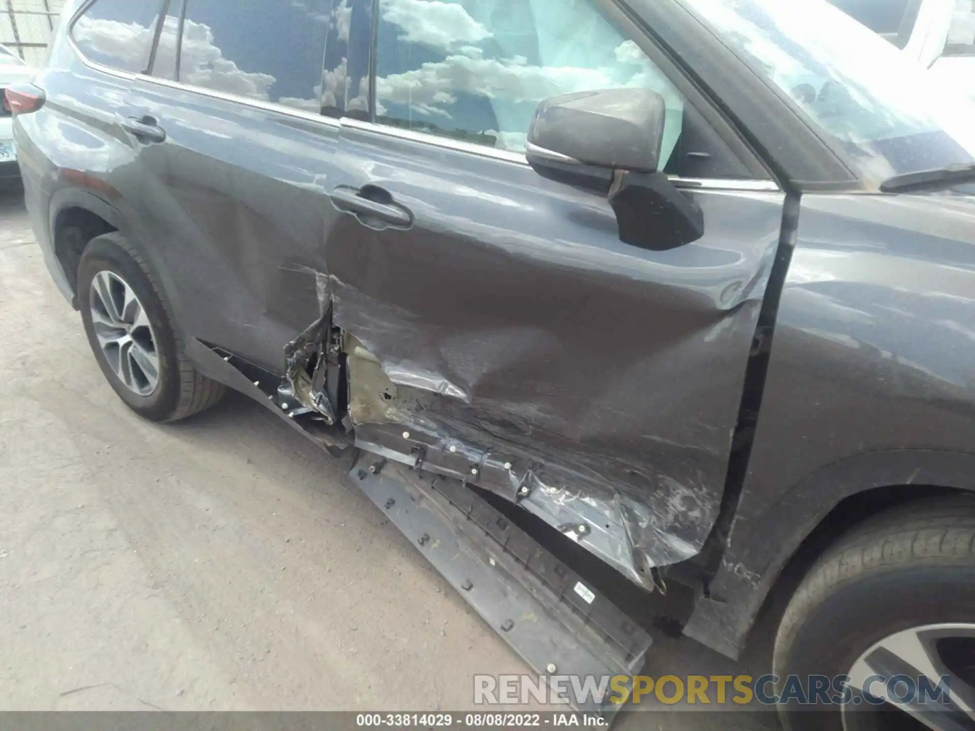 6 Photograph of a damaged car 5TDGZRAH8NS111171 TOYOTA HIGHLANDER 2022