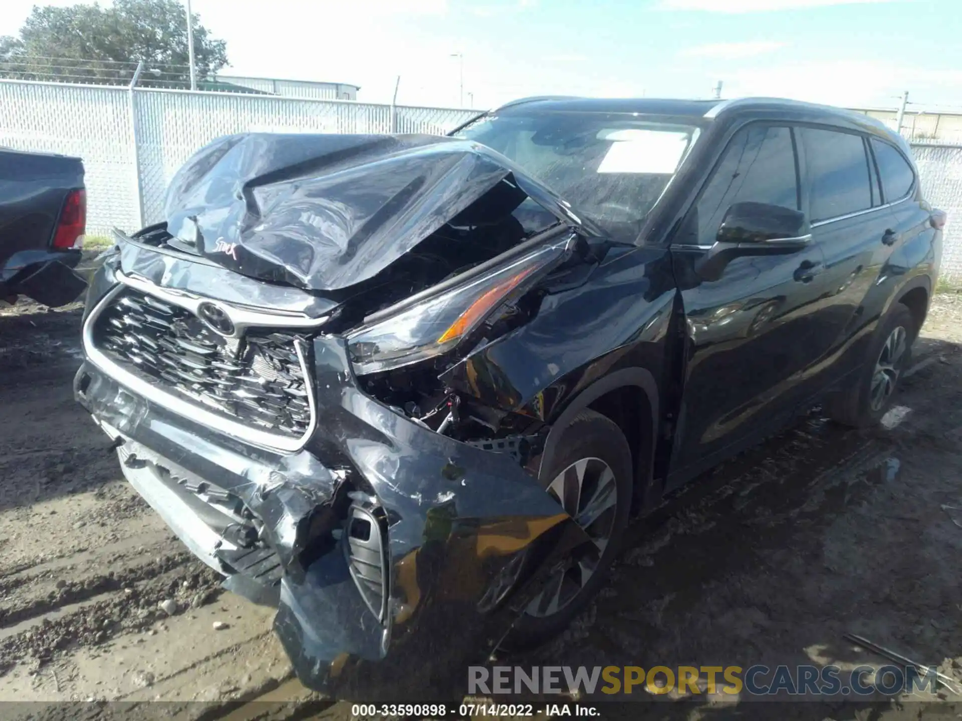 2 Photograph of a damaged car 5TDGZRAH8NS121912 TOYOTA HIGHLANDER 2022