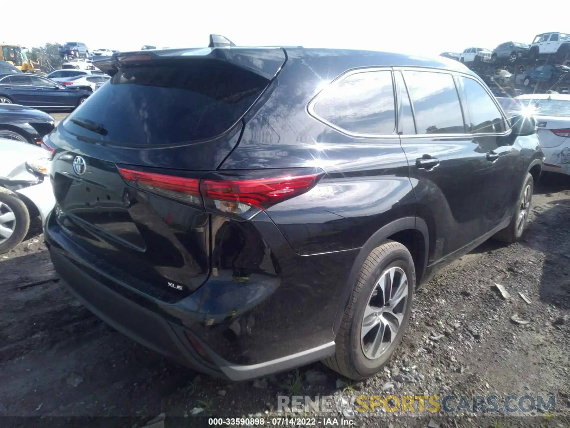 4 Photograph of a damaged car 5TDGZRAH8NS121912 TOYOTA HIGHLANDER 2022