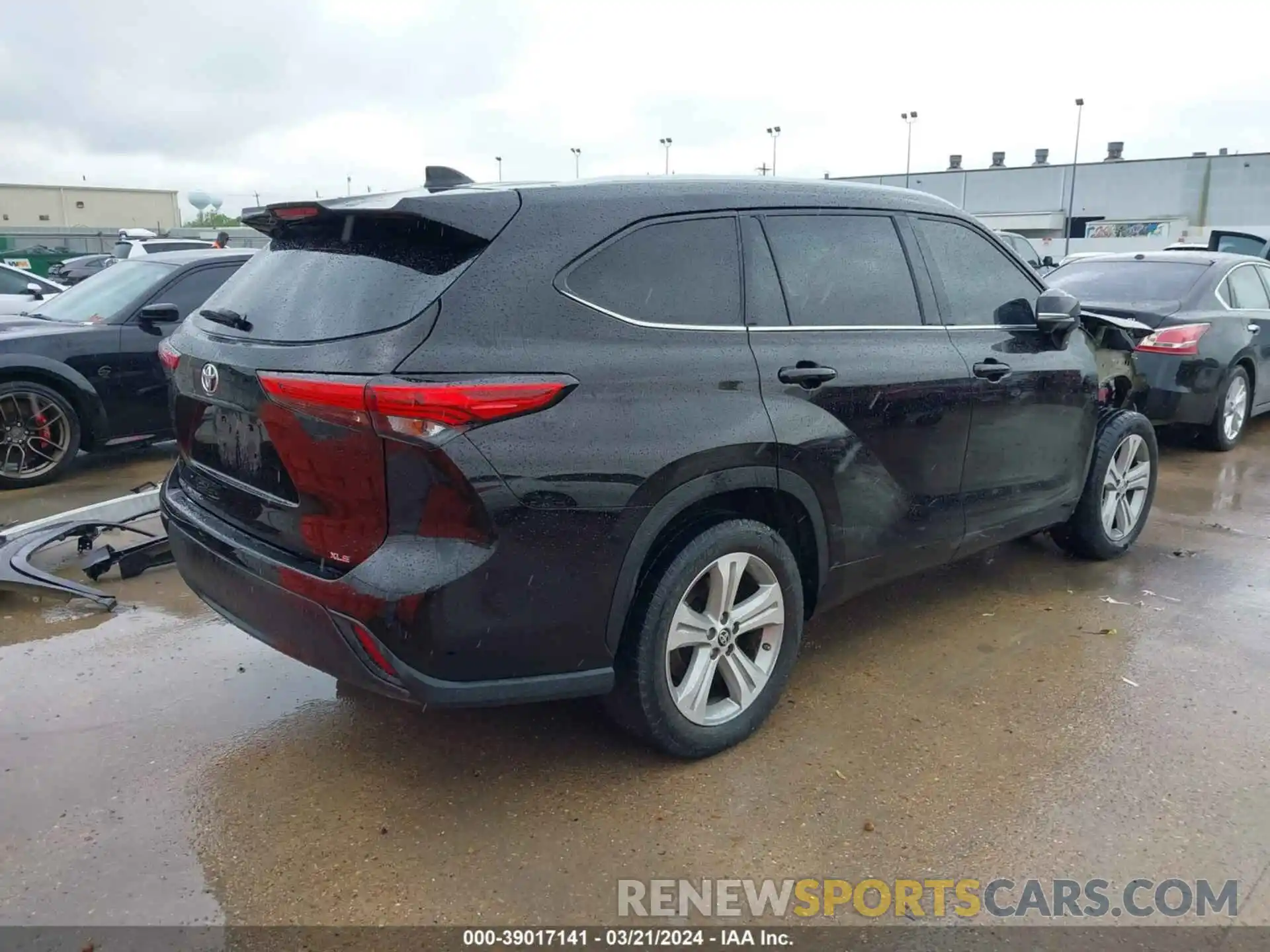 4 Photograph of a damaged car 5TDGZRAH8NS128018 TOYOTA HIGHLANDER 2022