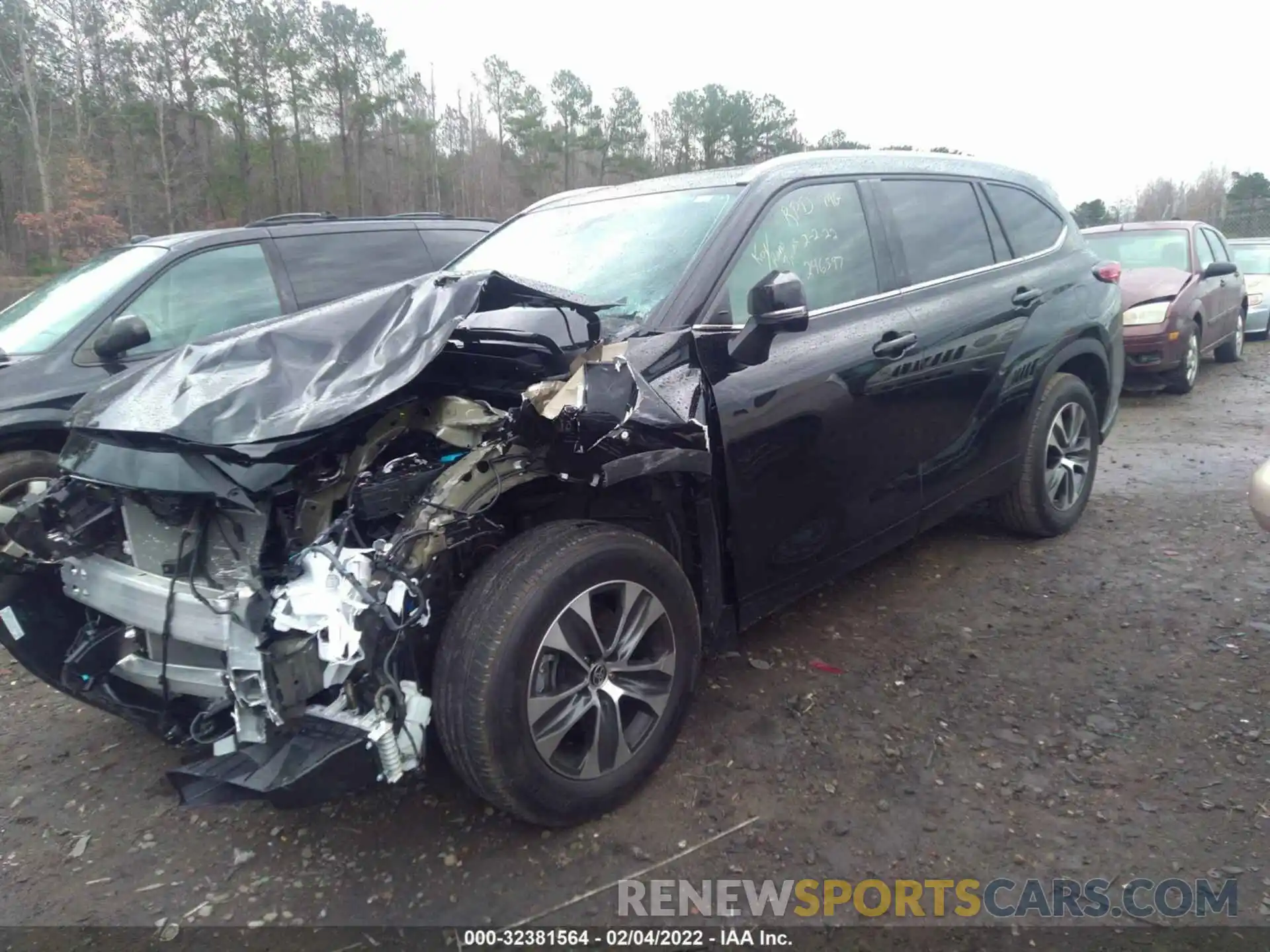 2 Photograph of a damaged car 5TDGZRAH8NS538267 TOYOTA HIGHLANDER 2022