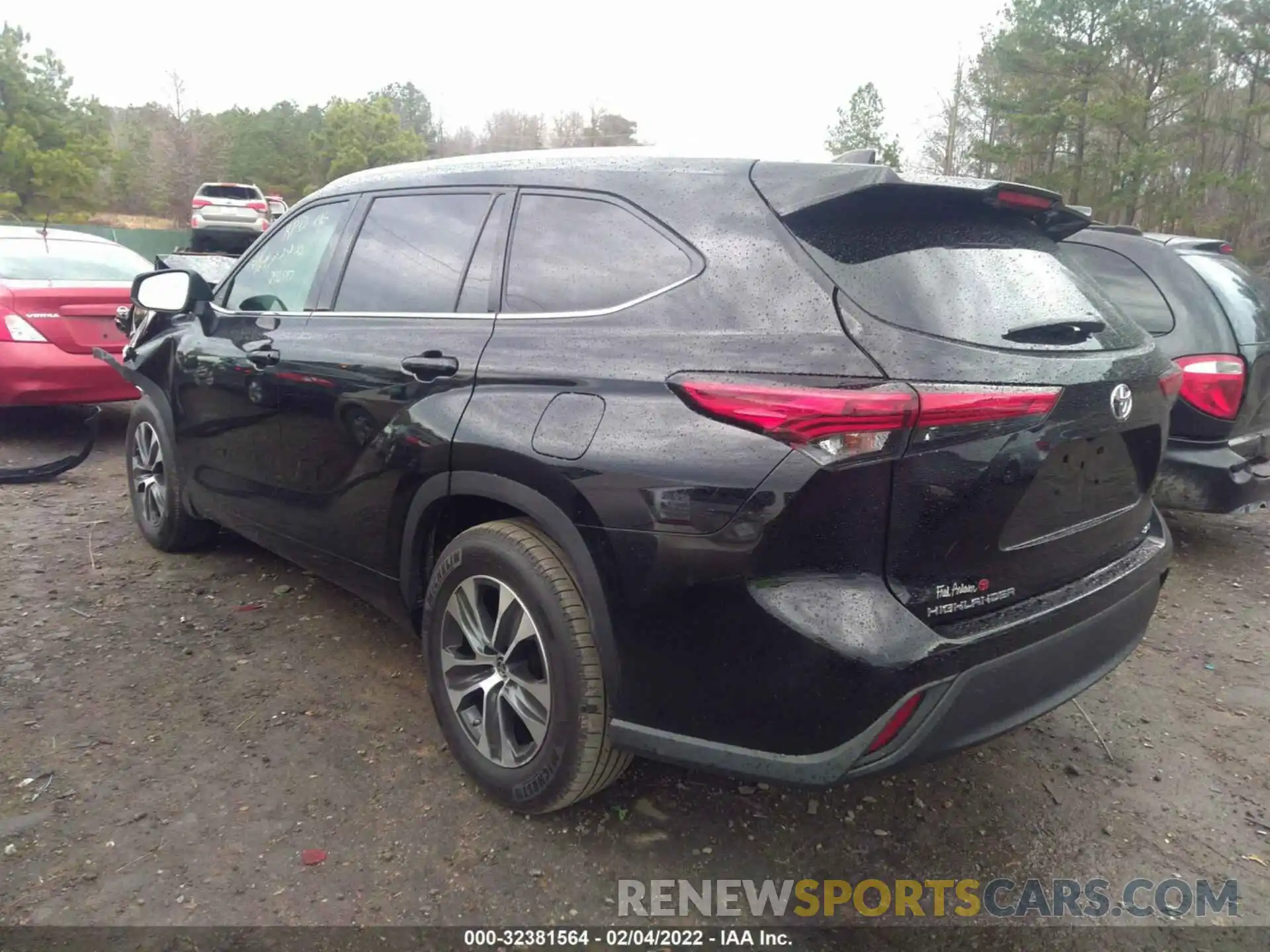 3 Photograph of a damaged car 5TDGZRAH8NS538267 TOYOTA HIGHLANDER 2022