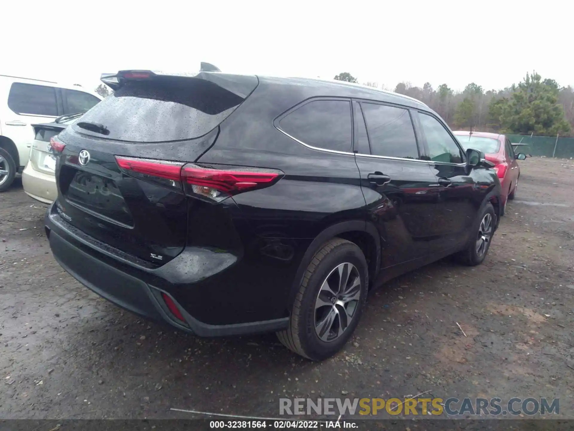 4 Photograph of a damaged car 5TDGZRAH8NS538267 TOYOTA HIGHLANDER 2022