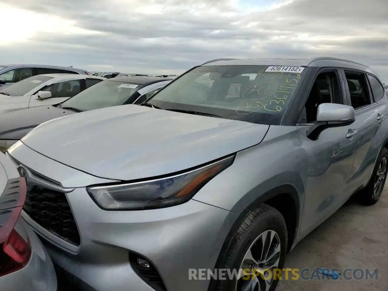 2 Photograph of a damaged car 5TDGZRAH8NS541119 TOYOTA HIGHLANDER 2022