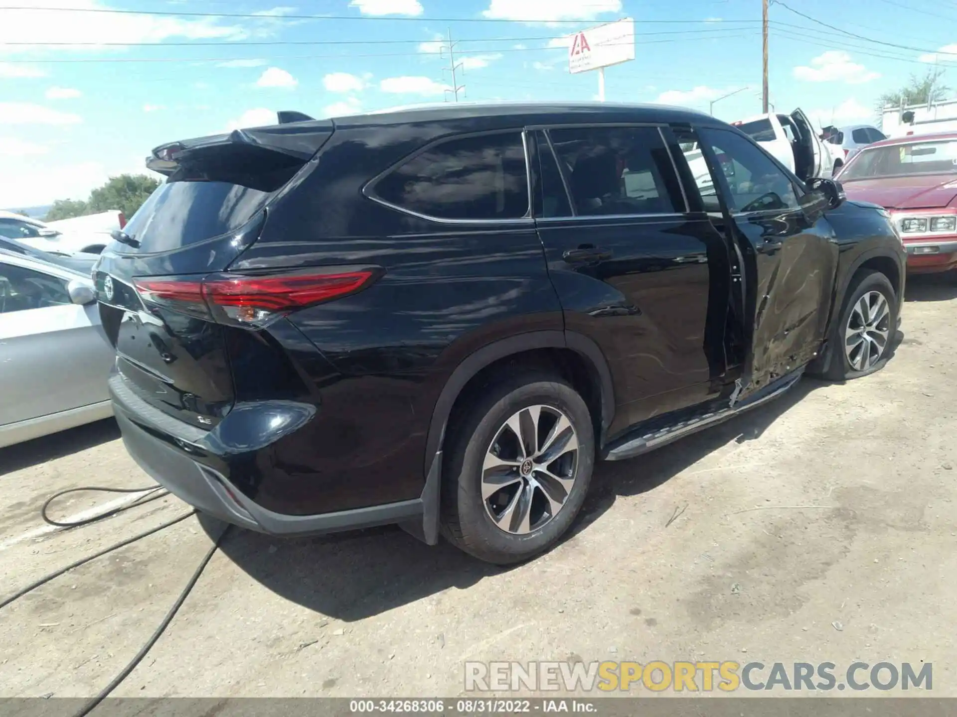 4 Photograph of a damaged car 5TDGZRAH8NS545011 TOYOTA HIGHLANDER 2022