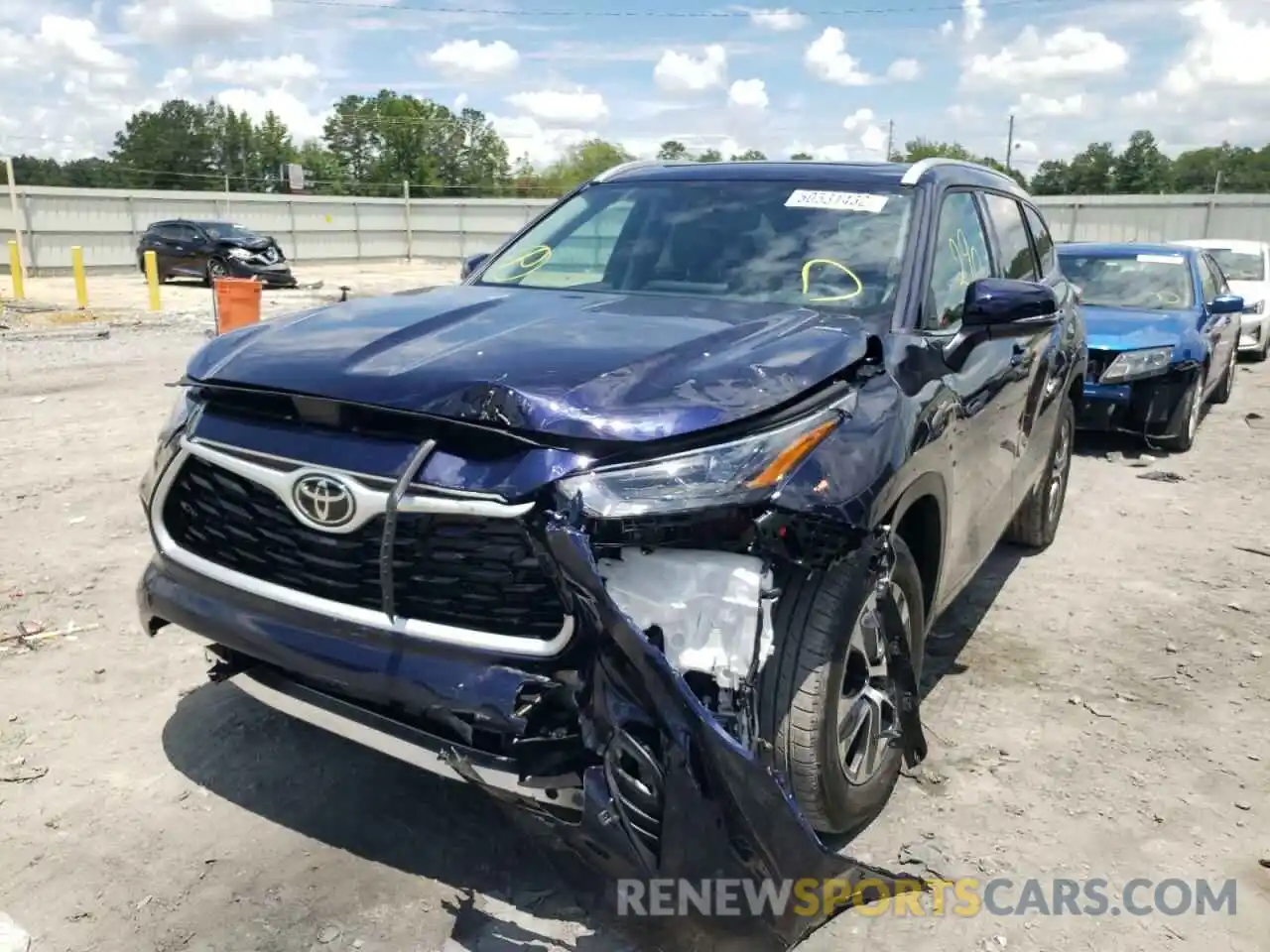 2 Photograph of a damaged car 5TDGZRAH9NS125838 TOYOTA HIGHLANDER 2022