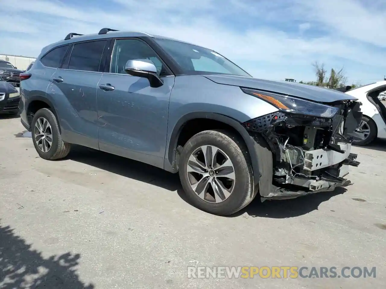 4 Photograph of a damaged car 5TDGZRAH9NS130313 TOYOTA HIGHLANDER 2022