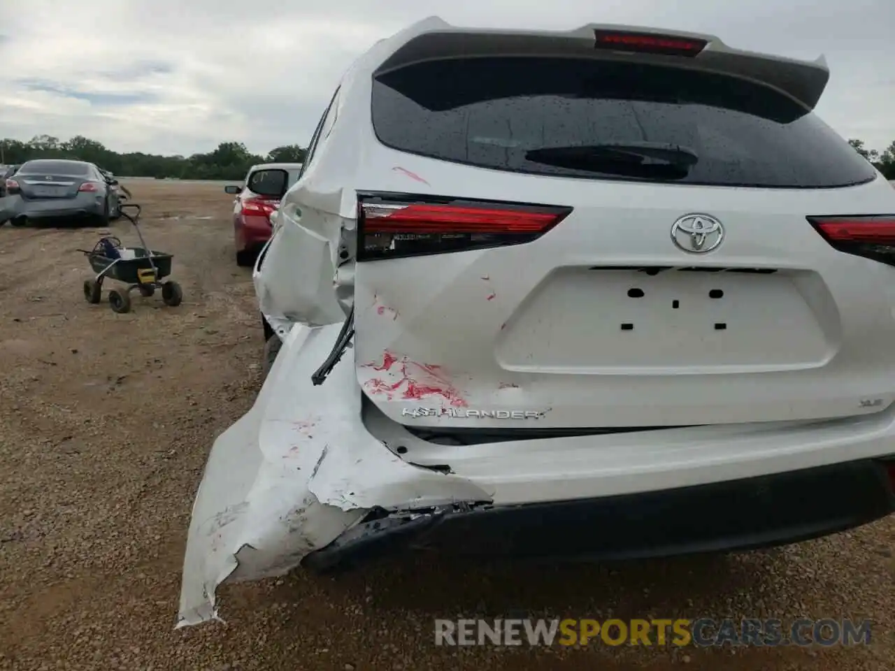 9 Photograph of a damaged car 5TDGZRAH9NS549519 TOYOTA HIGHLANDER 2022