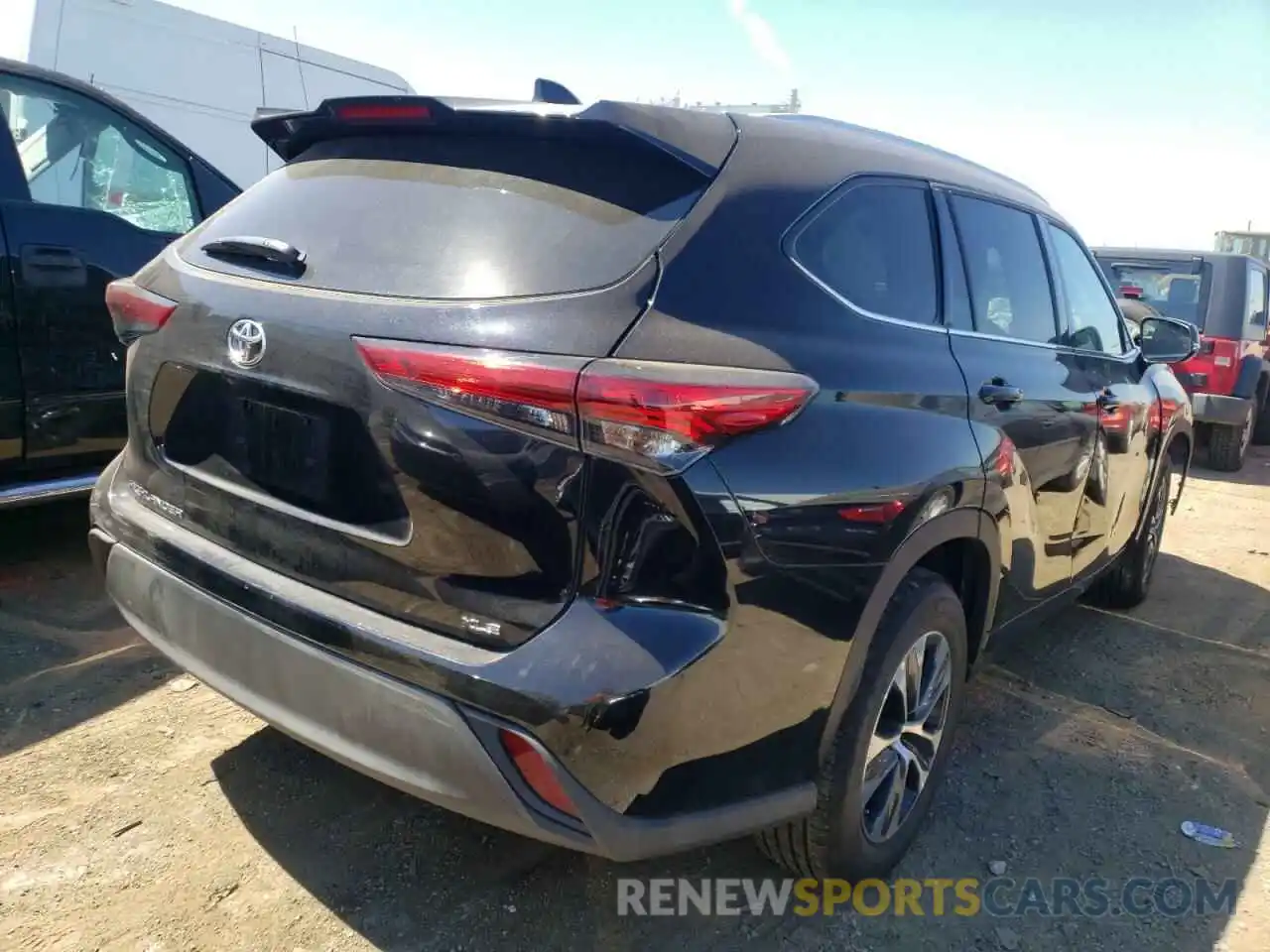 4 Photograph of a damaged car 5TDGZRAHXNS114427 TOYOTA HIGHLANDER 2022