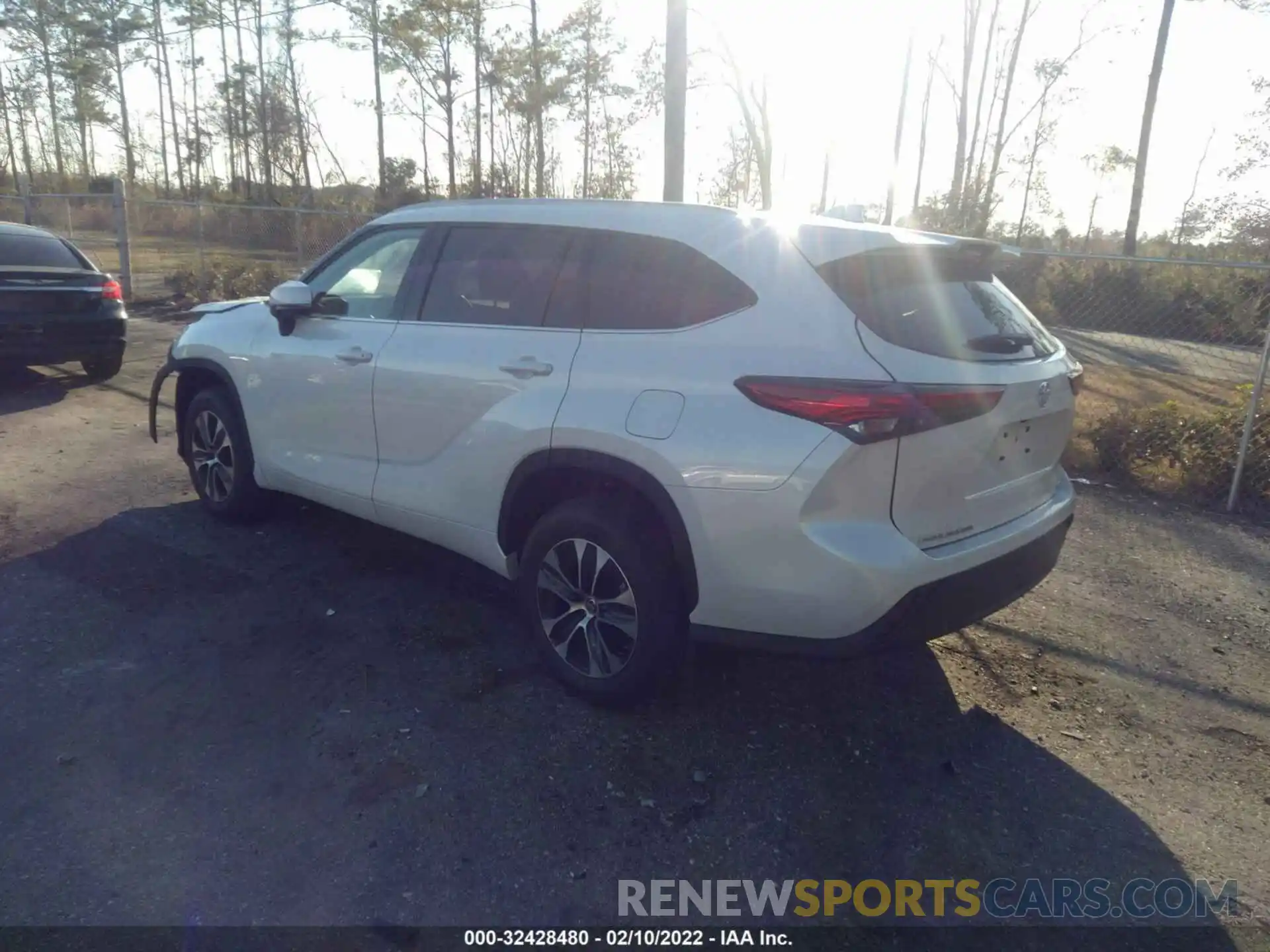 3 Photograph of a damaged car 5TDGZRAHXNS540988 TOYOTA HIGHLANDER 2022