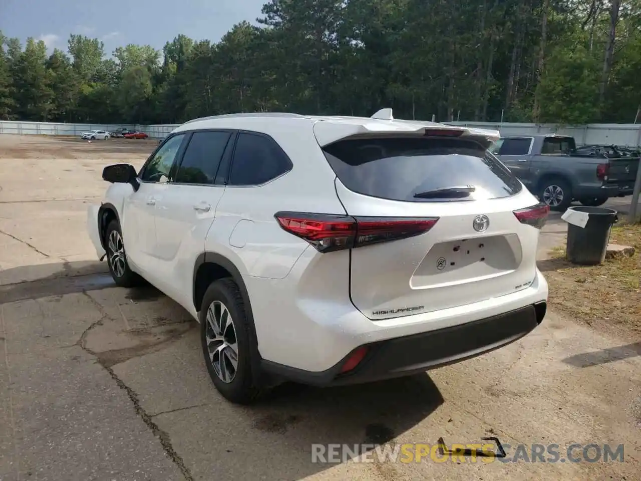 3 Photograph of a damaged car 5TDGZRBH1NS161652 TOYOTA HIGHLANDER 2022