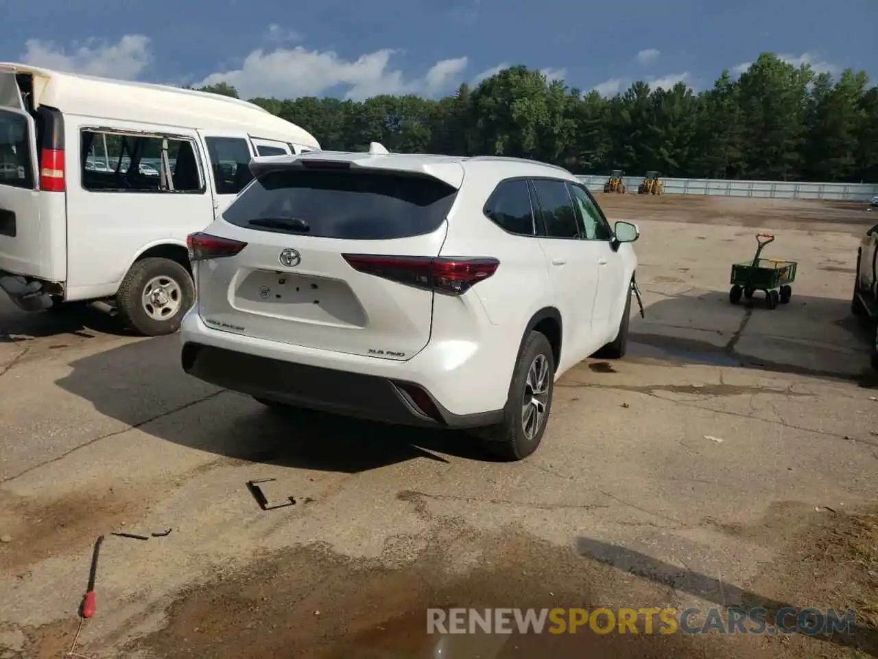 4 Photograph of a damaged car 5TDGZRBH1NS161652 TOYOTA HIGHLANDER 2022