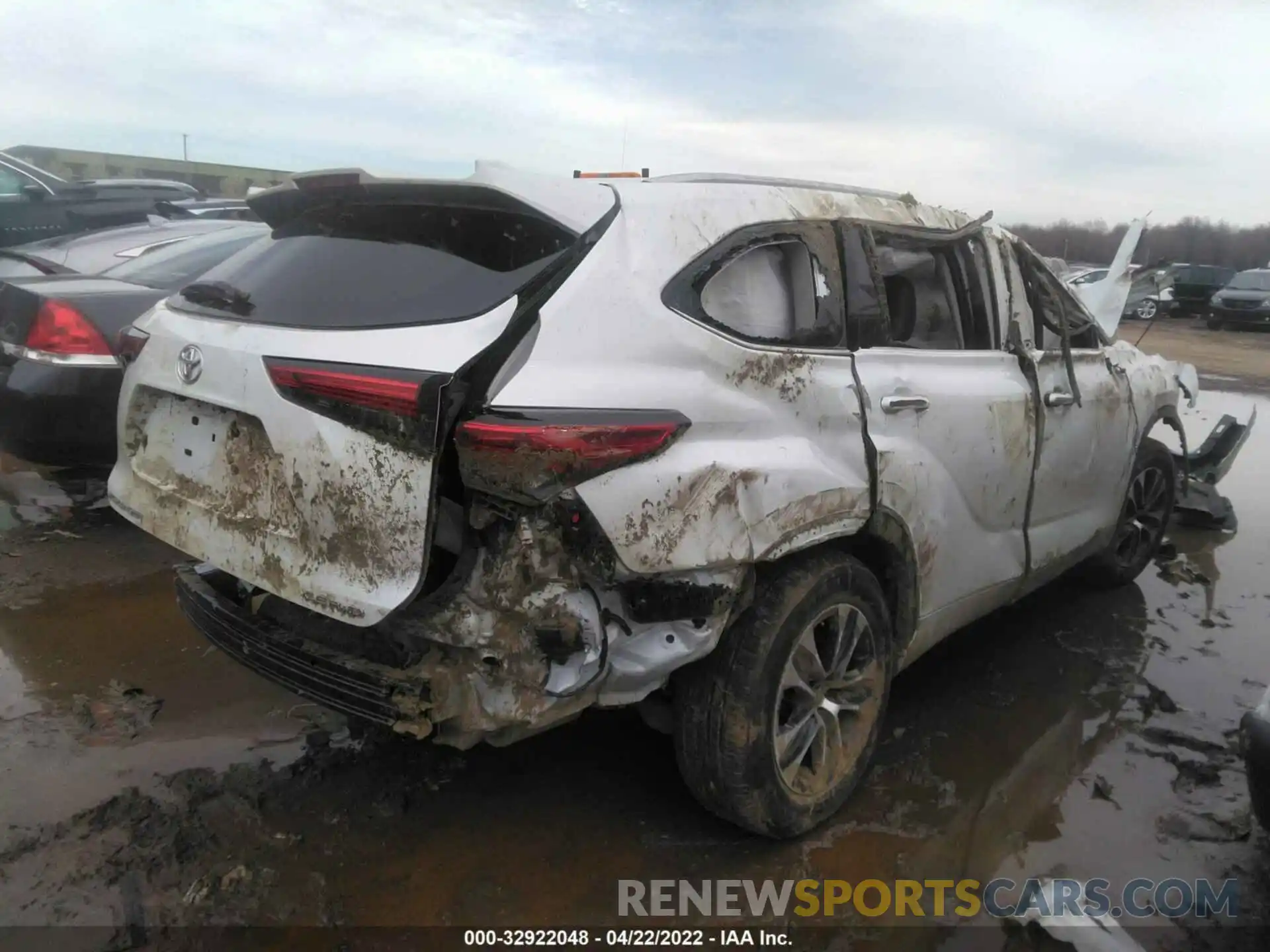 4 Photograph of a damaged car 5TDGZRBH1NS178564 TOYOTA HIGHLANDER 2022