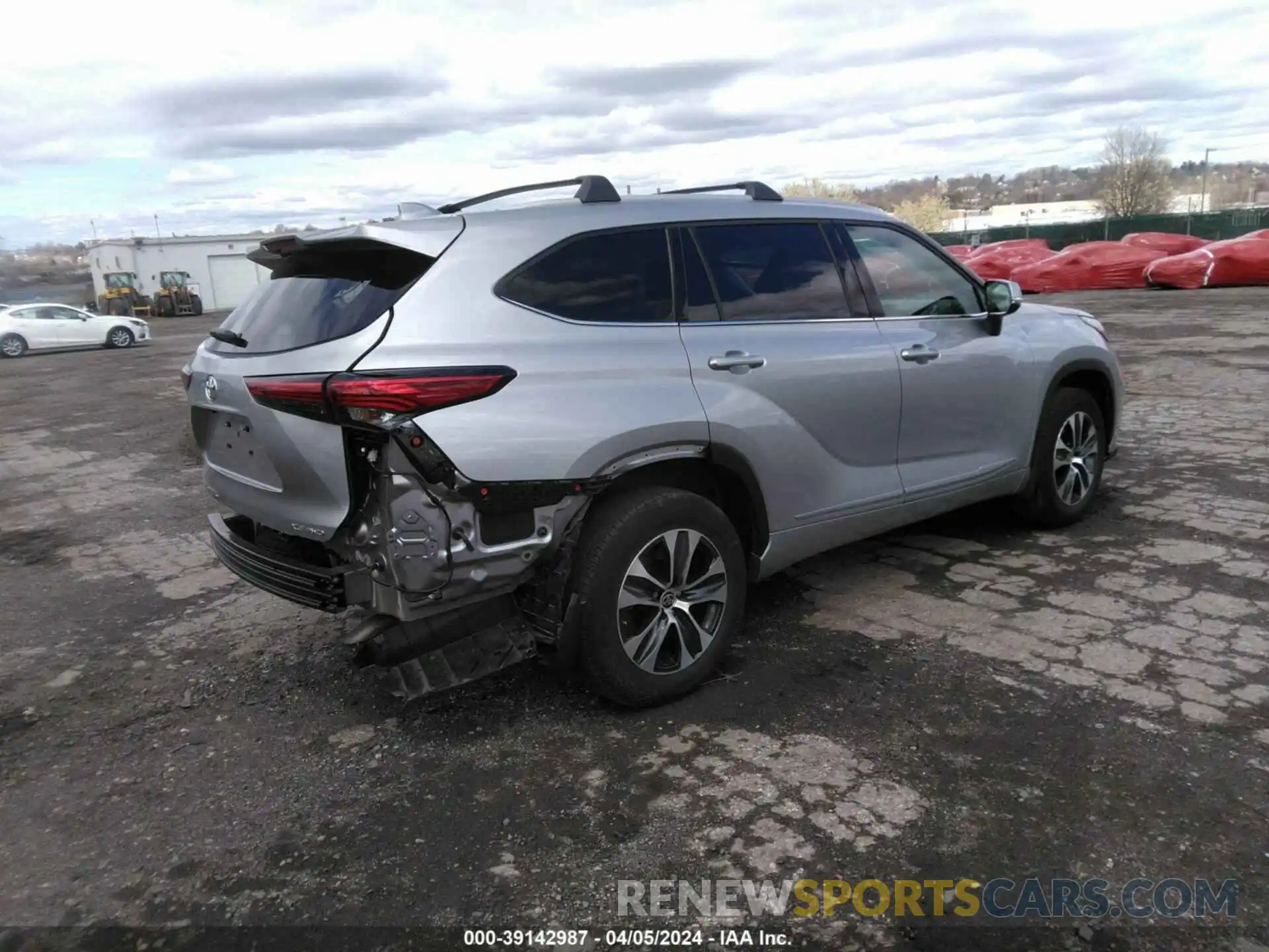 4 Photograph of a damaged car 5TDGZRBH2NS230705 TOYOTA HIGHLANDER 2022