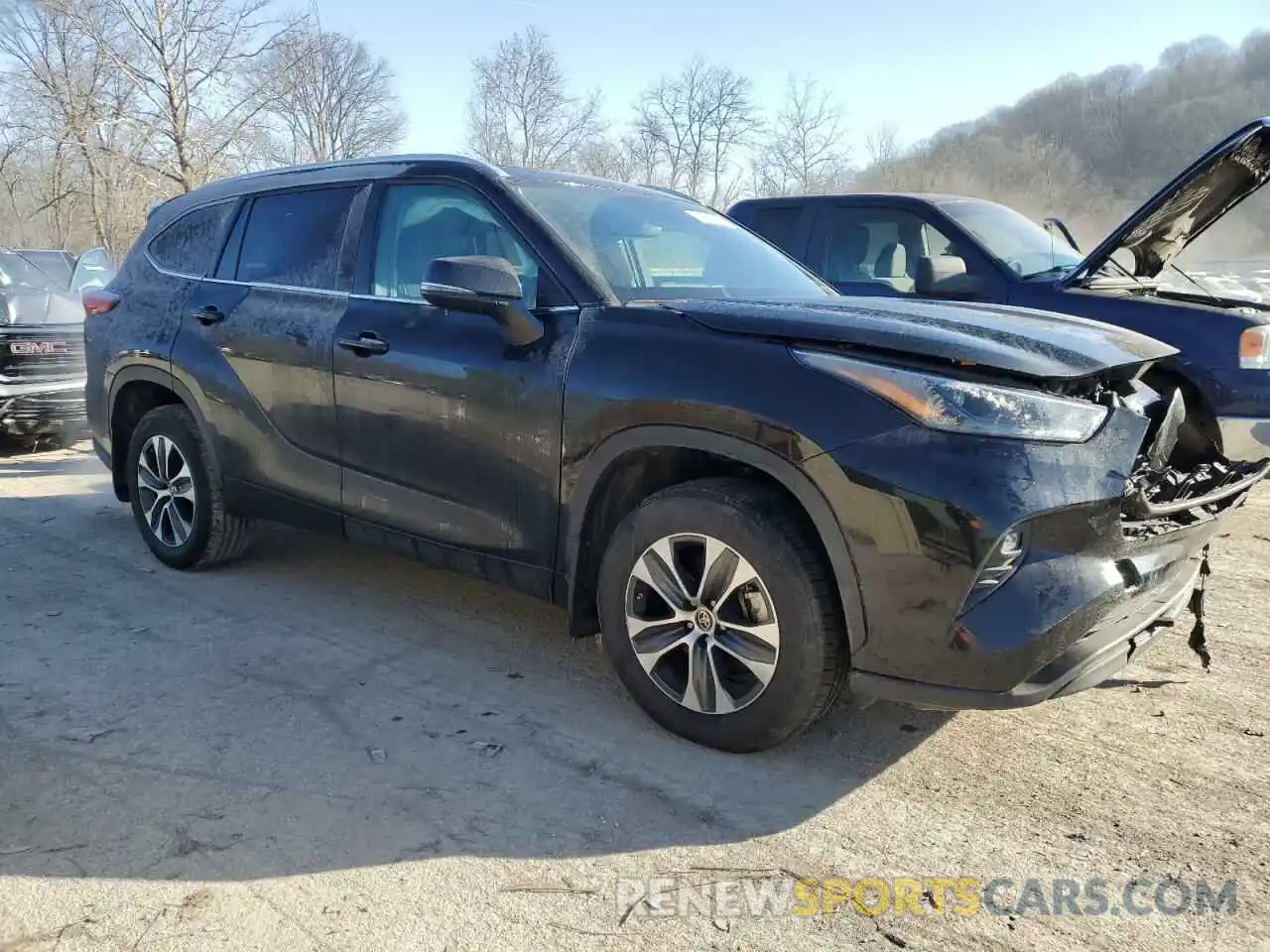 4 Photograph of a damaged car 5TDGZRBH2NS246306 TOYOTA HIGHLANDER 2022