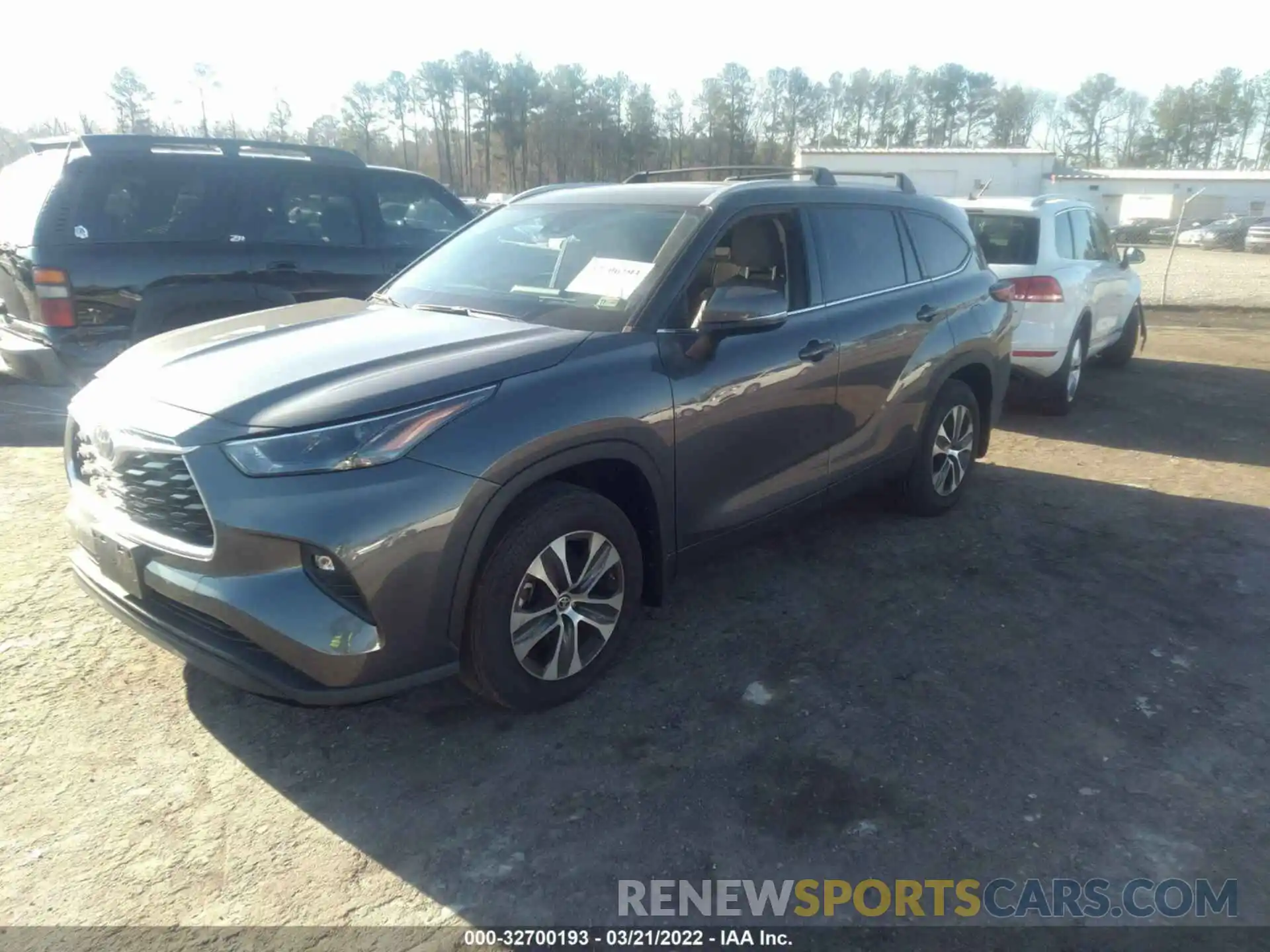 2 Photograph of a damaged car 5TDGZRBH2NS560828 TOYOTA HIGHLANDER 2022