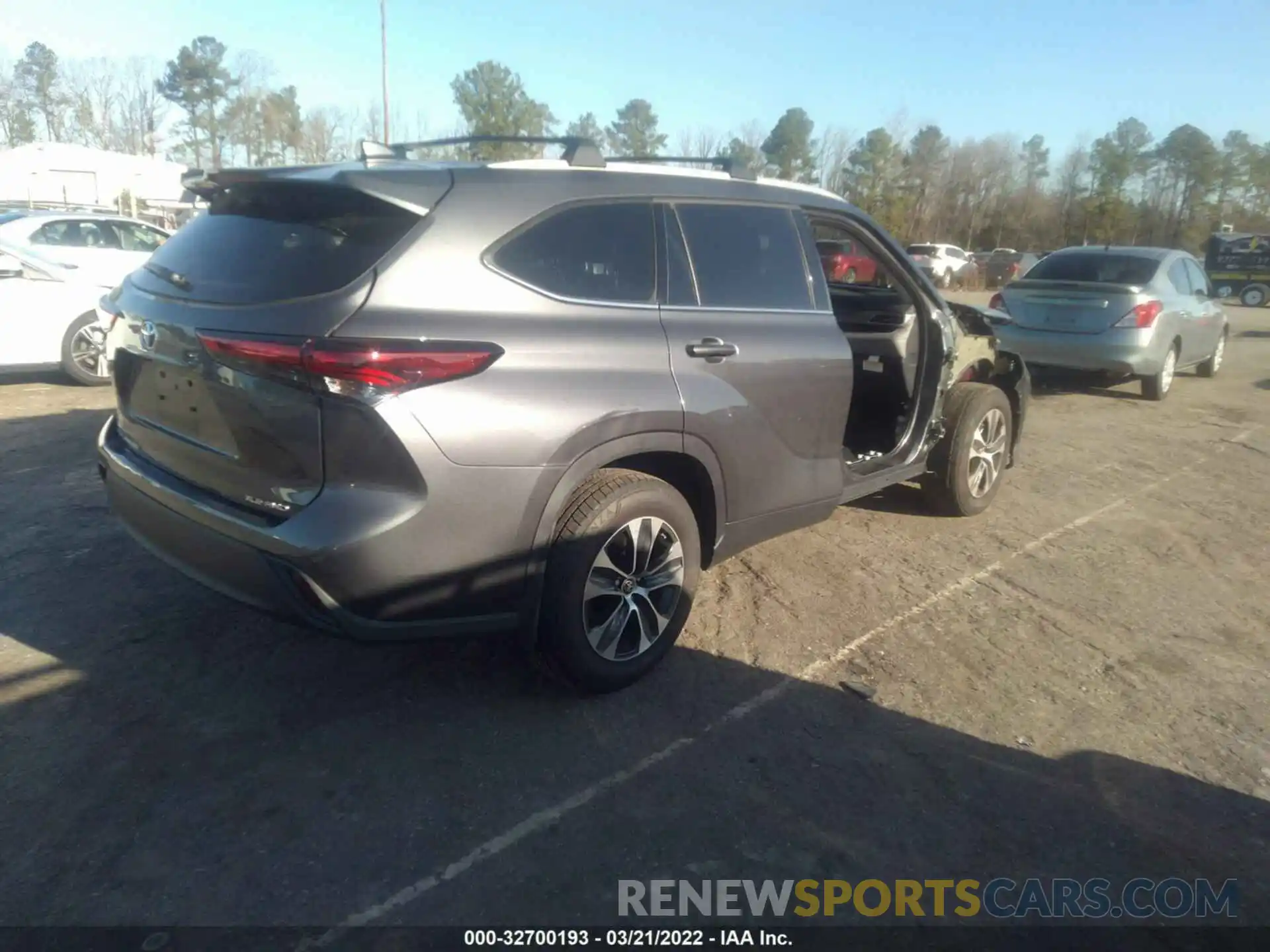 4 Photograph of a damaged car 5TDGZRBH2NS560828 TOYOTA HIGHLANDER 2022