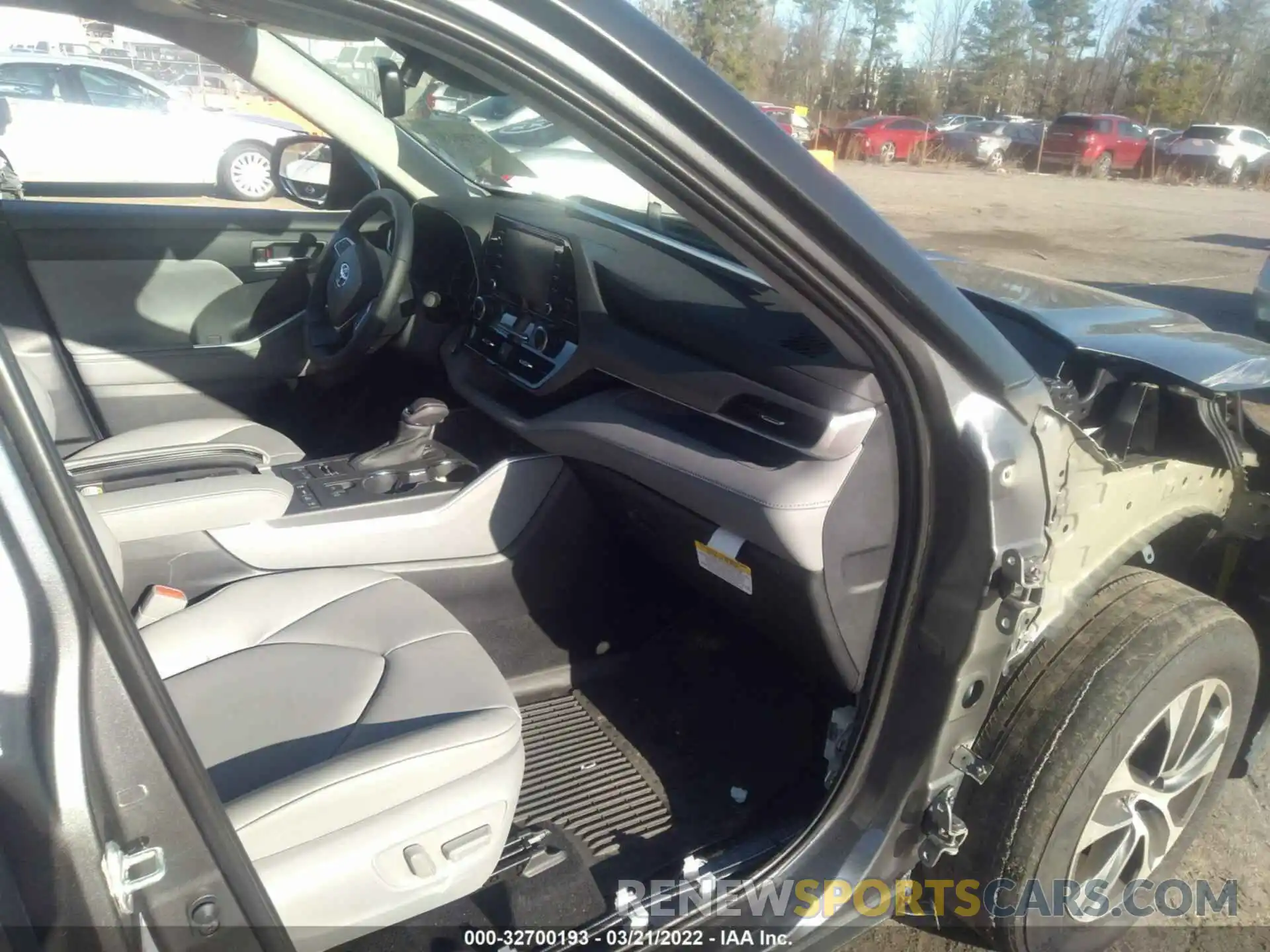 5 Photograph of a damaged car 5TDGZRBH2NS560828 TOYOTA HIGHLANDER 2022