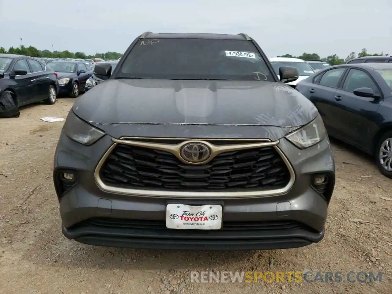 9 Photograph of a damaged car 5TDGZRBH2NS561803 TOYOTA HIGHLANDER 2022