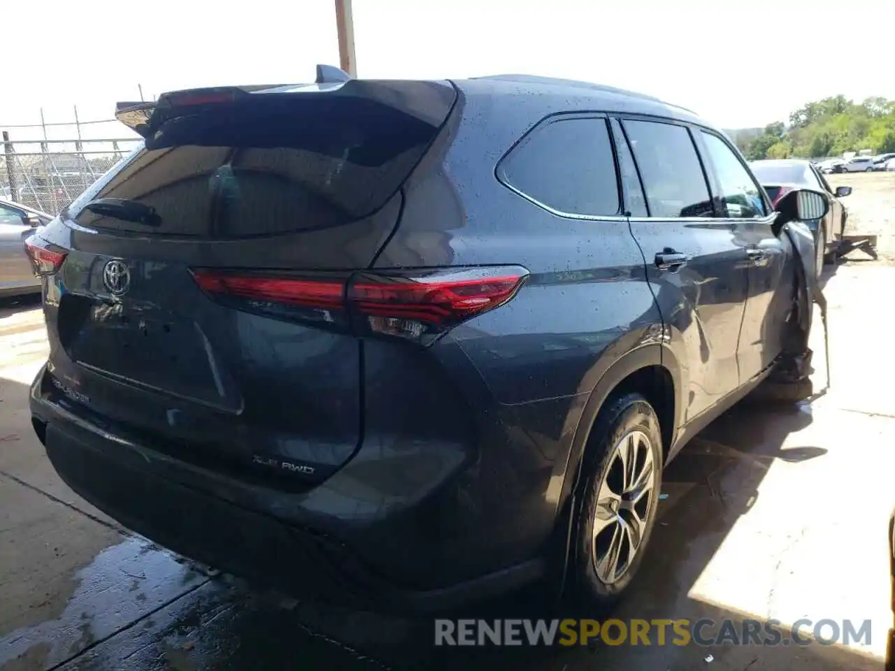 4 Photograph of a damaged car 5TDGZRBH5NS212019 TOYOTA HIGHLANDER 2022