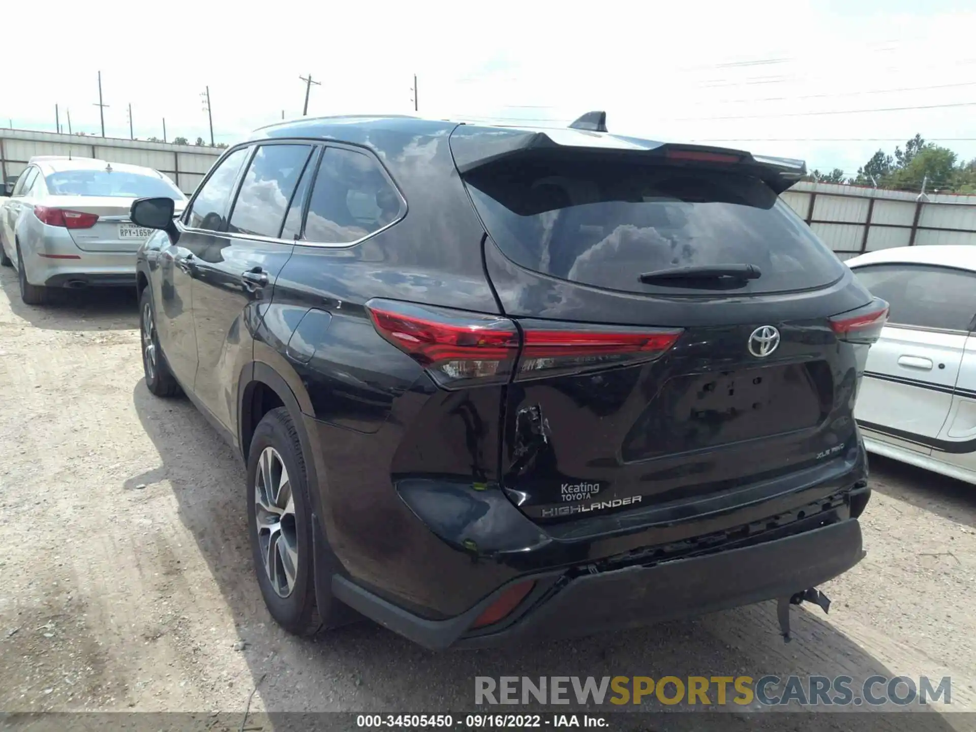 3 Photograph of a damaged car 5TDGZRBH6NS225703 TOYOTA HIGHLANDER 2022