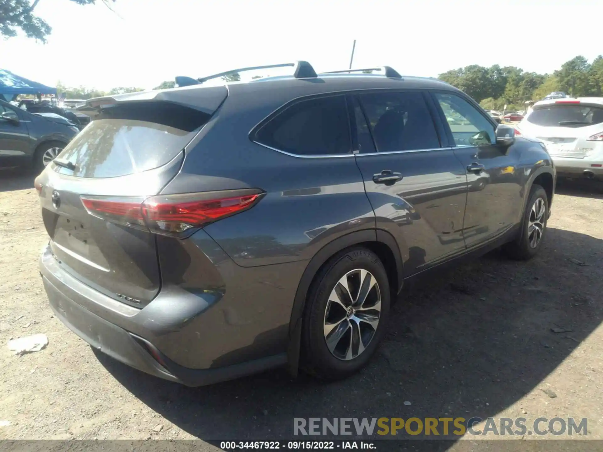 4 Photograph of a damaged car 5TDGZRBH6NS578362 TOYOTA HIGHLANDER 2022