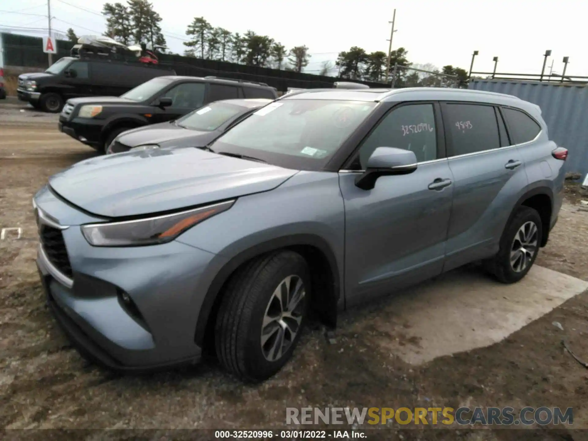 2 Photograph of a damaged car 5TDGZRBH7NS172588 TOYOTA HIGHLANDER 2022