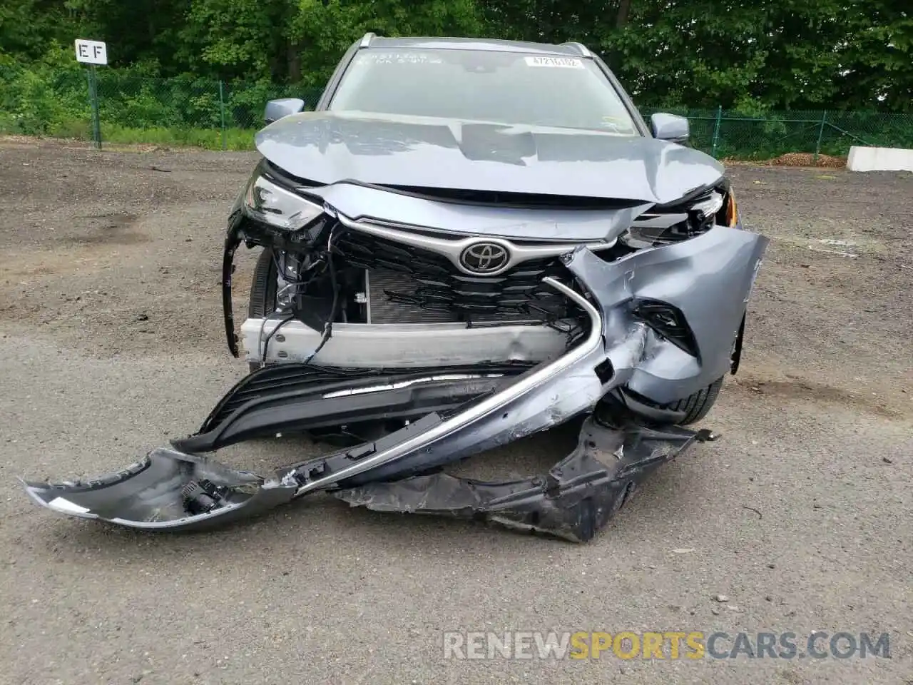 9 Photograph of a damaged car 5TDGZRBH7NS186121 TOYOTA HIGHLANDER 2022