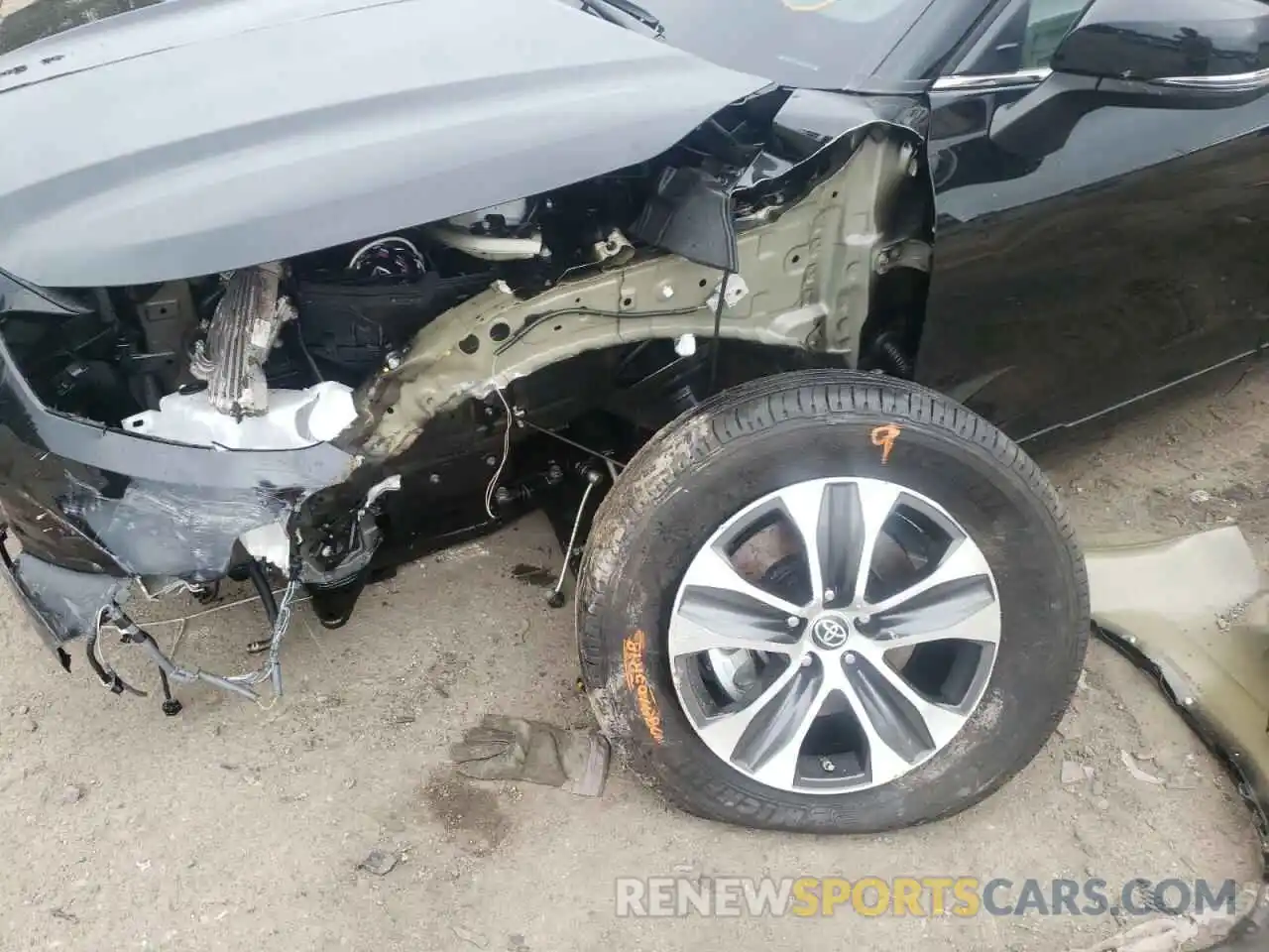 9 Photograph of a damaged car 5TDGZRBH7NS195577 TOYOTA HIGHLANDER 2022