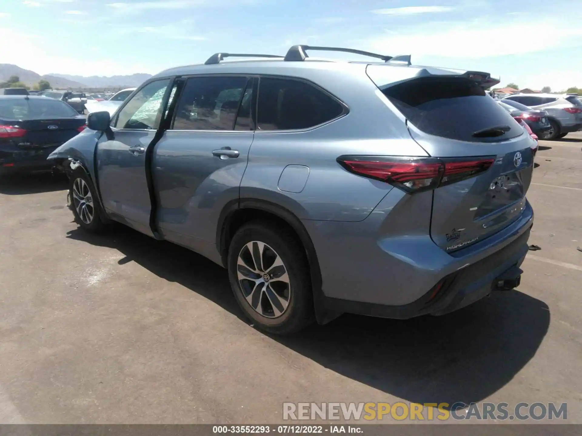 3 Photograph of a damaged car 5TDGZRBH7NS204388 TOYOTA HIGHLANDER 2022