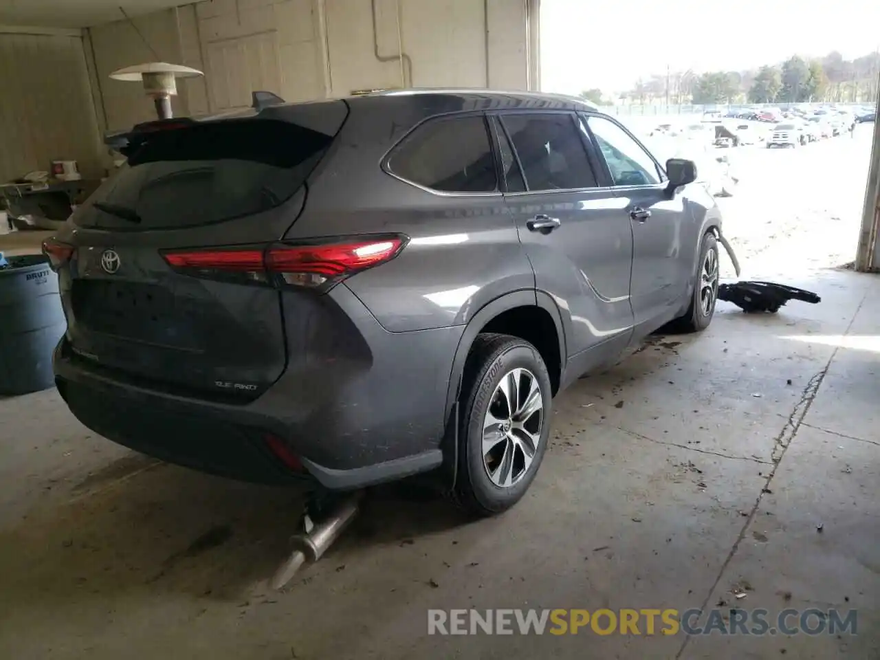 4 Photograph of a damaged car 5TDGZRBH8NS170865 TOYOTA HIGHLANDER 2022