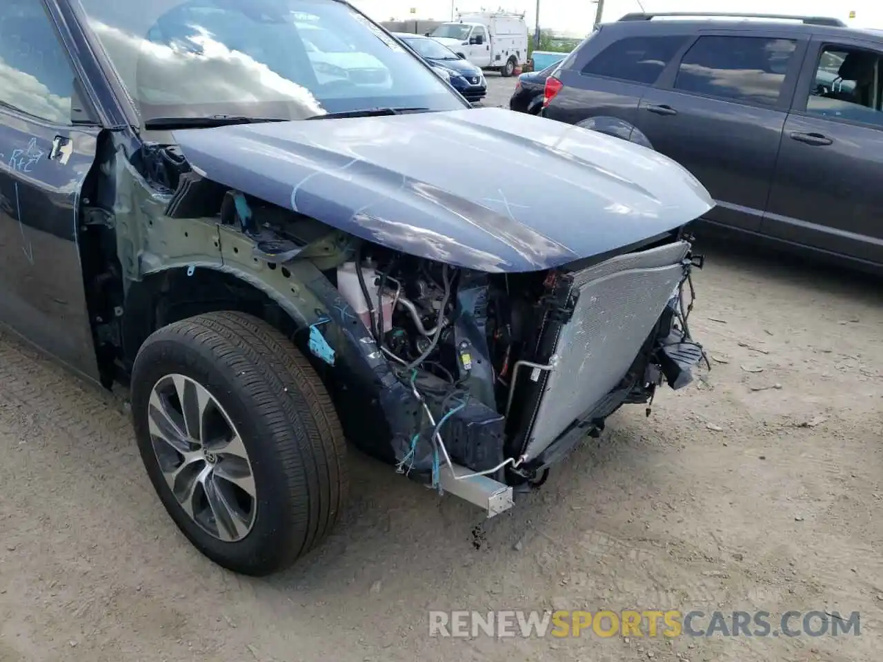 9 Photograph of a damaged car 5TDGZRBH8NS574815 TOYOTA HIGHLANDER 2022